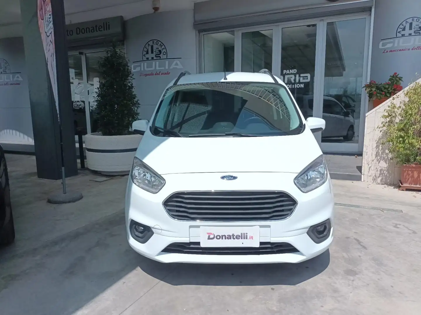 Ford Tourneo Courier 1.5 TDCi S&S Plus 75 CV Bianco - 2