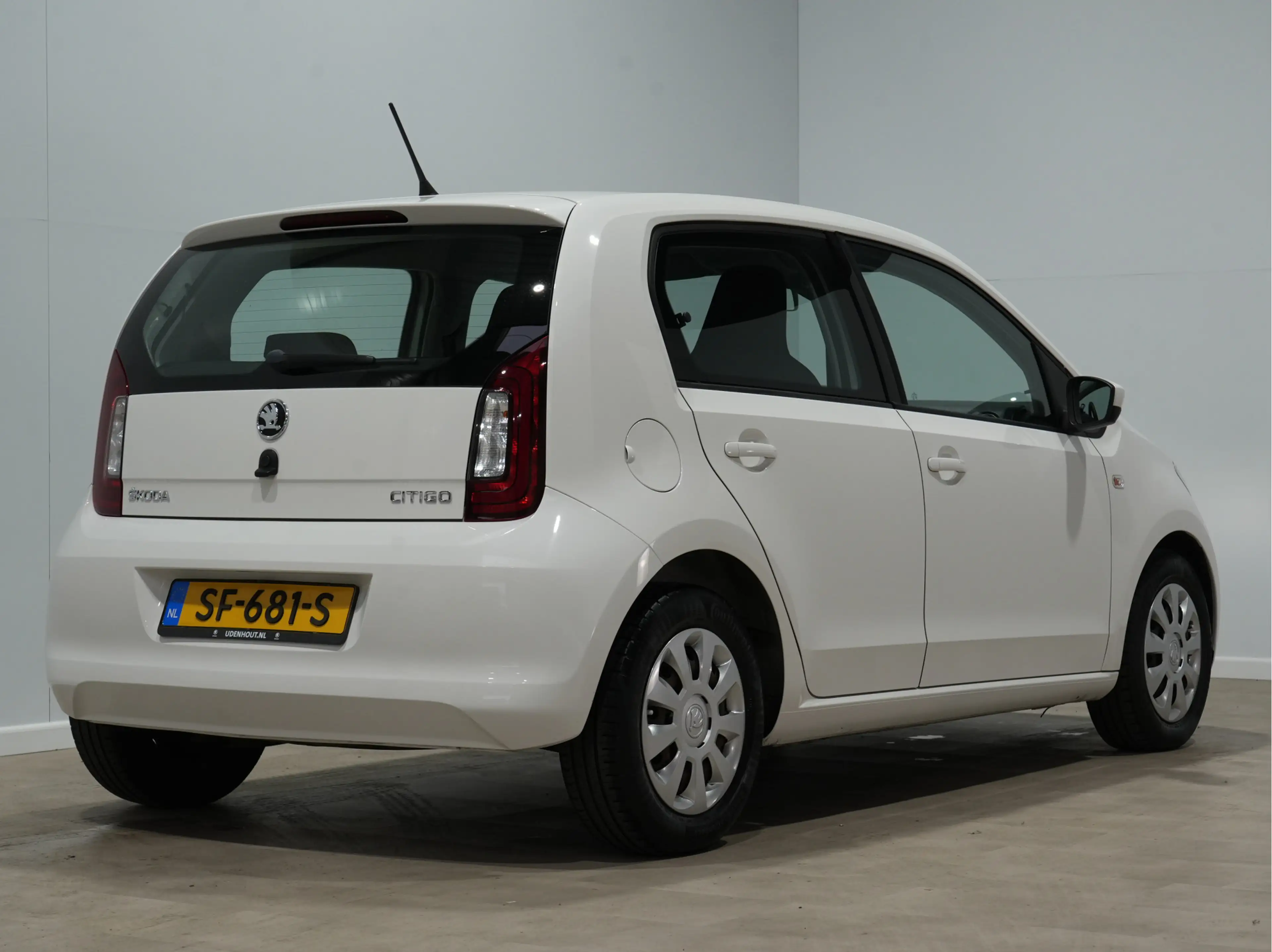 Skoda Citigo 1.0 60 pk Greentech Ambition Airco 45 victor — photo 7