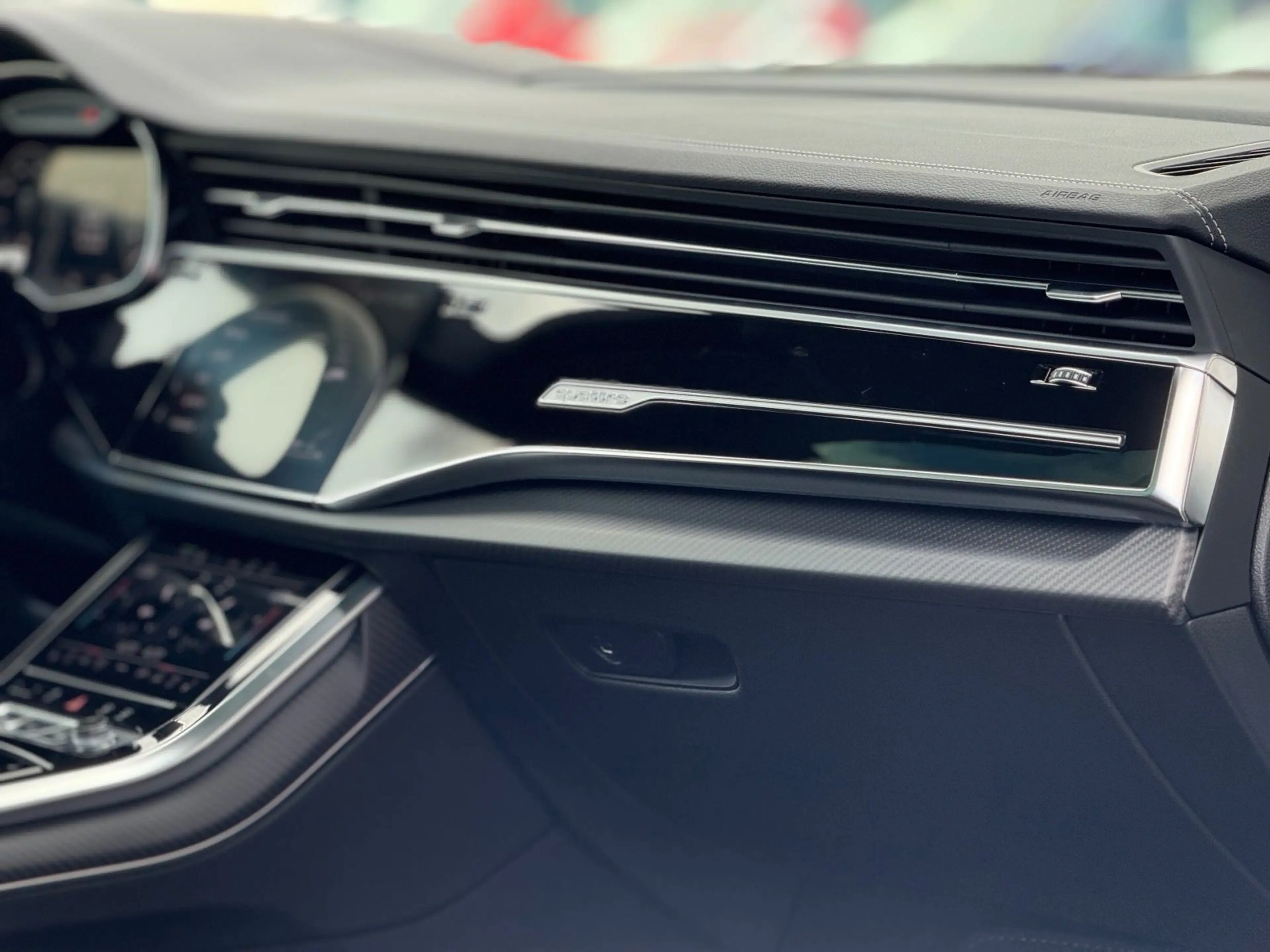 Audi Q8 SUV e-hybrid quattro 360 kW tipt ronic — photo 13