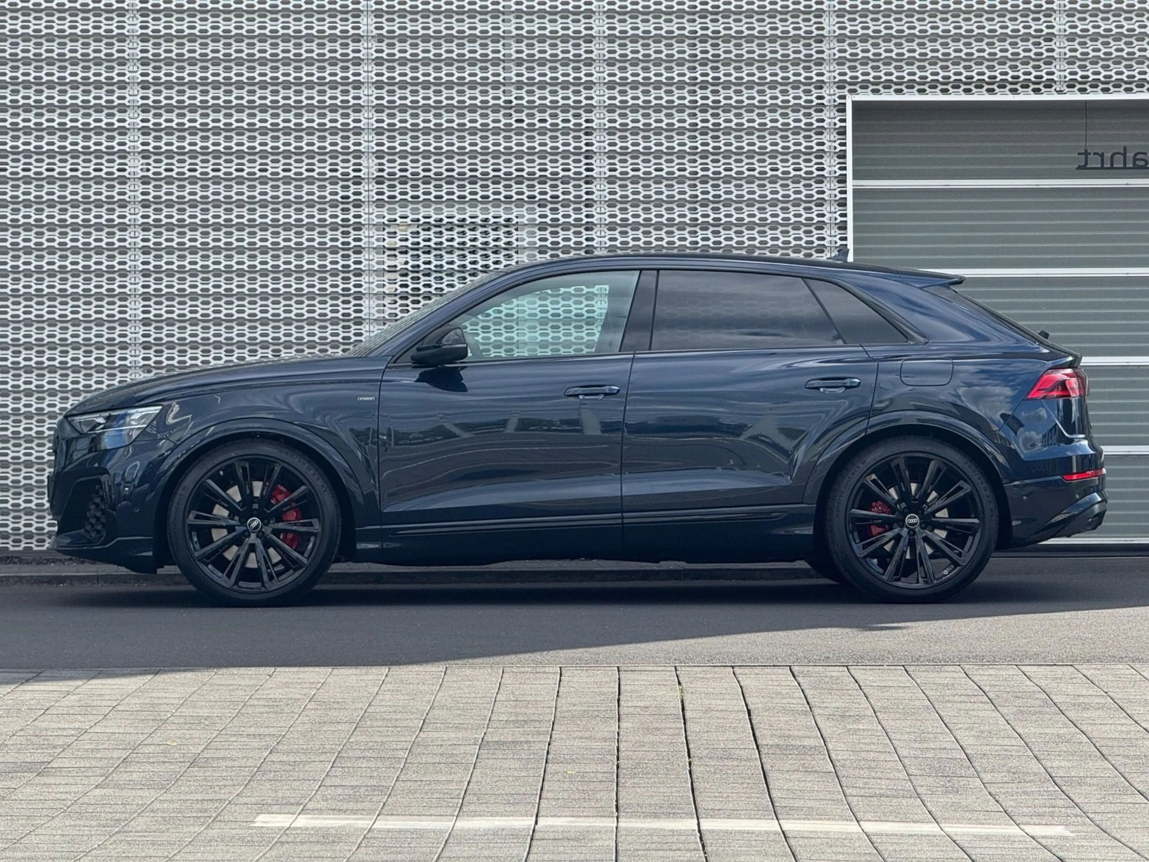 Audi Q8 SUV e-hybrid quattro 360 kW tipt ronic — photo 2