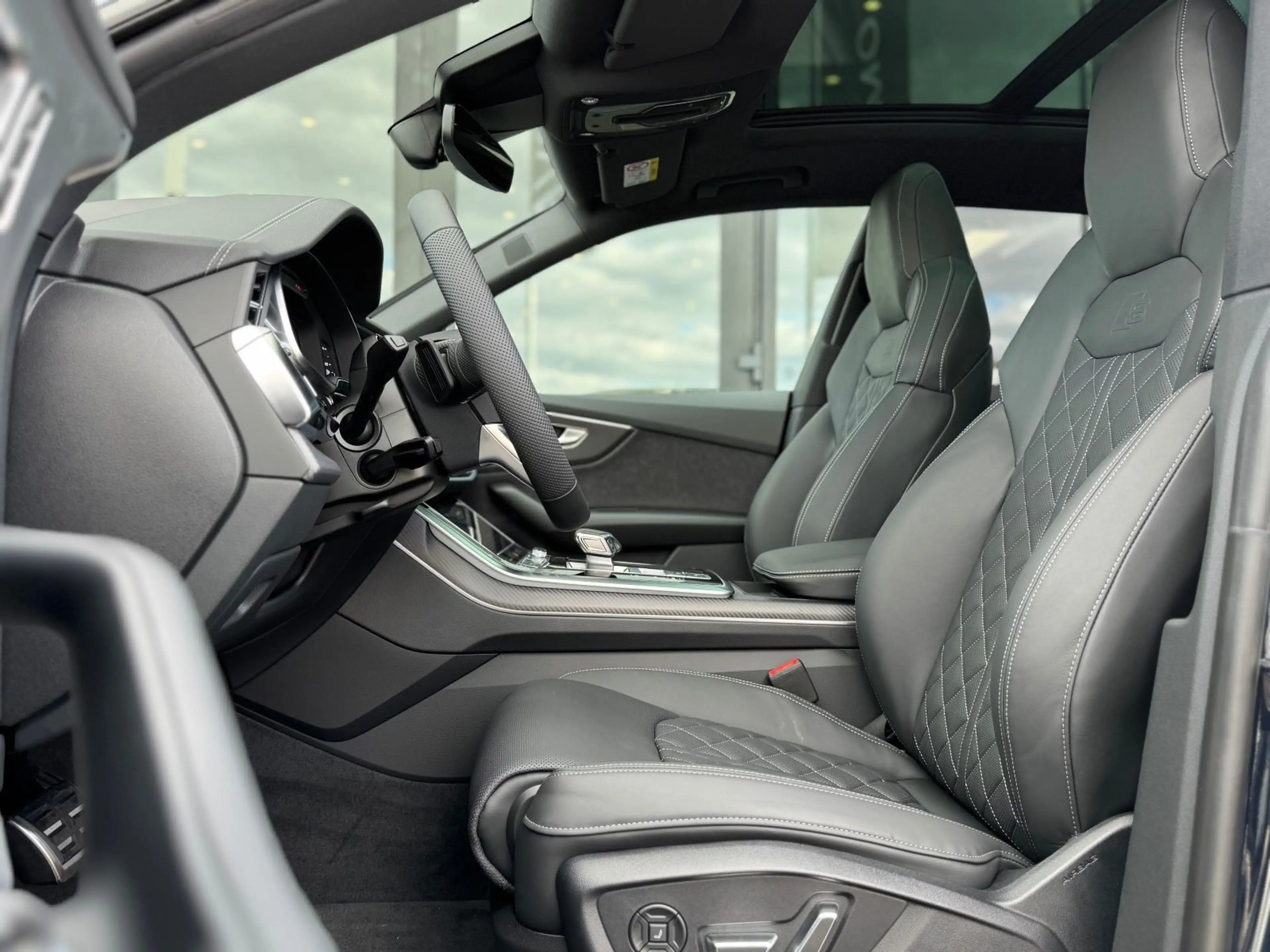 Audi Q8 SUV e-hybrid quattro 360 kW tipt ronic — photo 14