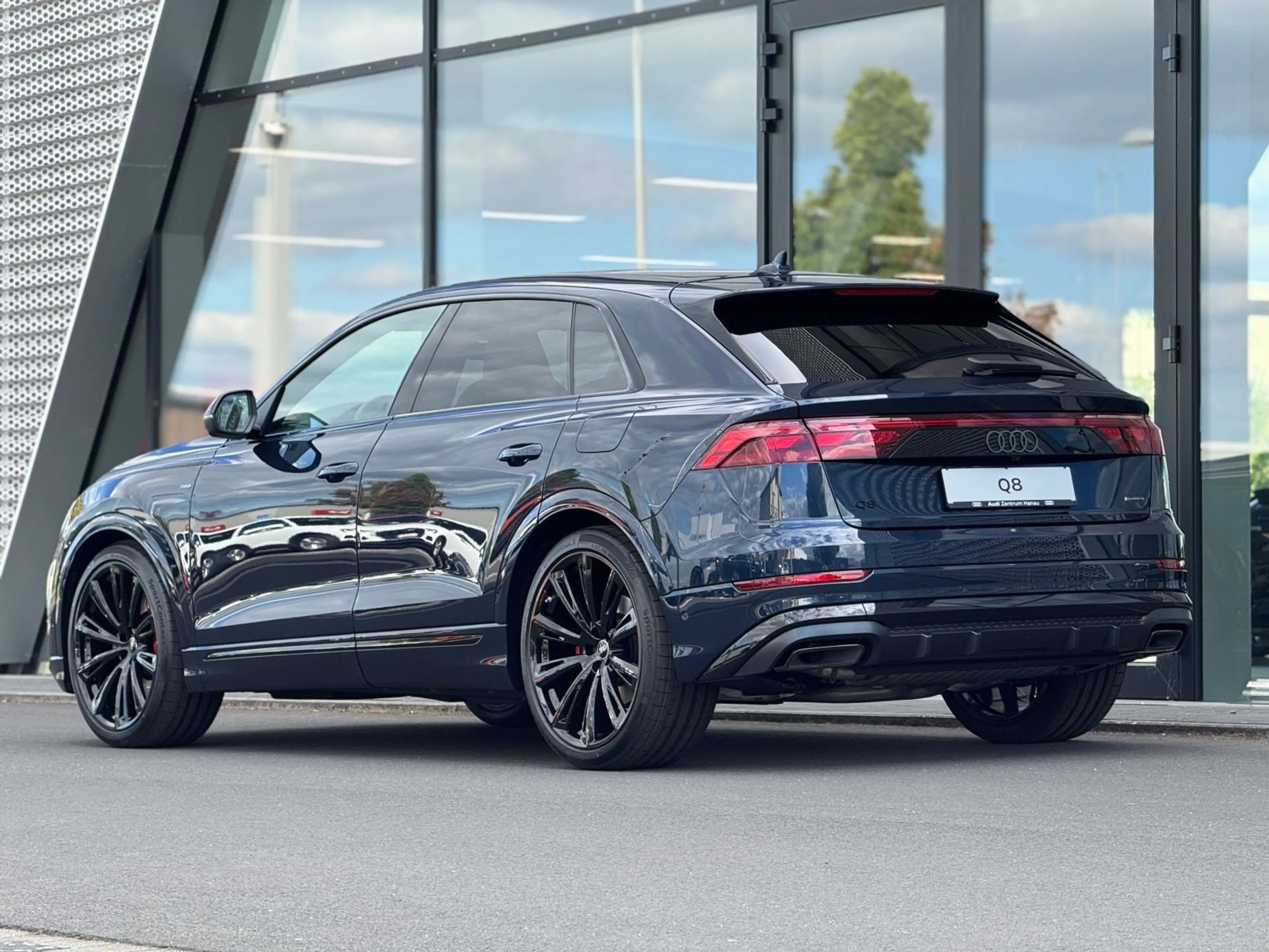 Audi Q8 SUV e-hybrid quattro 360 kW tipt ronic — photo 3