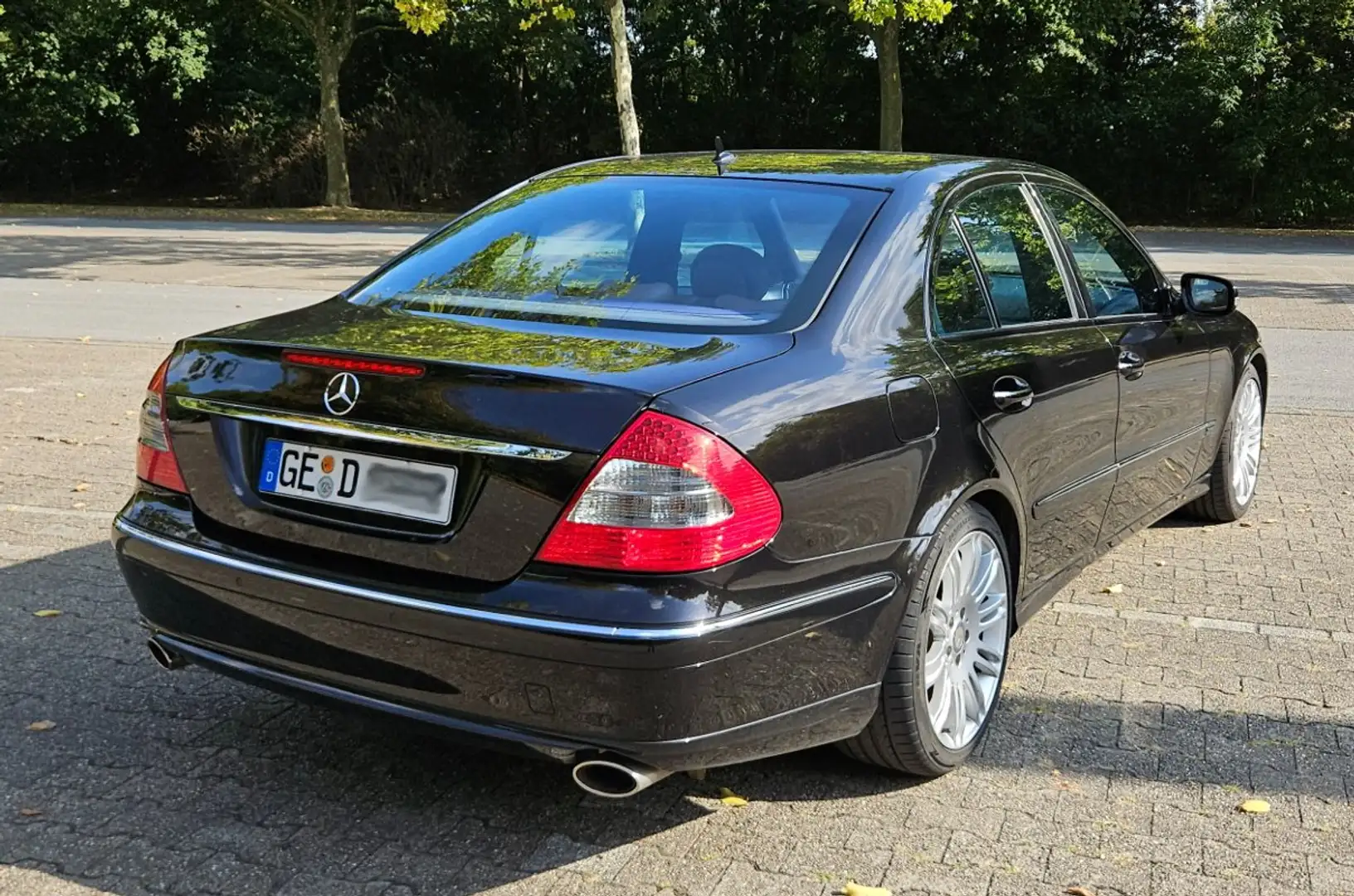 Mercedes-Benz E 200 Avantgarde LPG Autogas Leder Bi-Xenon AHK STH Schwarz - 2