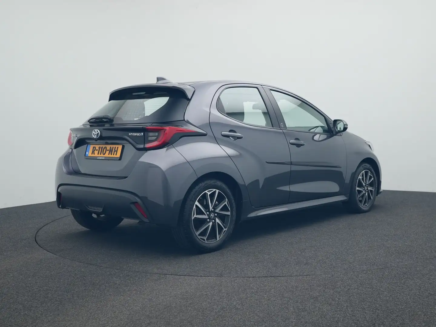 Toyota Yaris 1.5 Hybrid Dynamic |Stoelverwarming| Grijs - 2