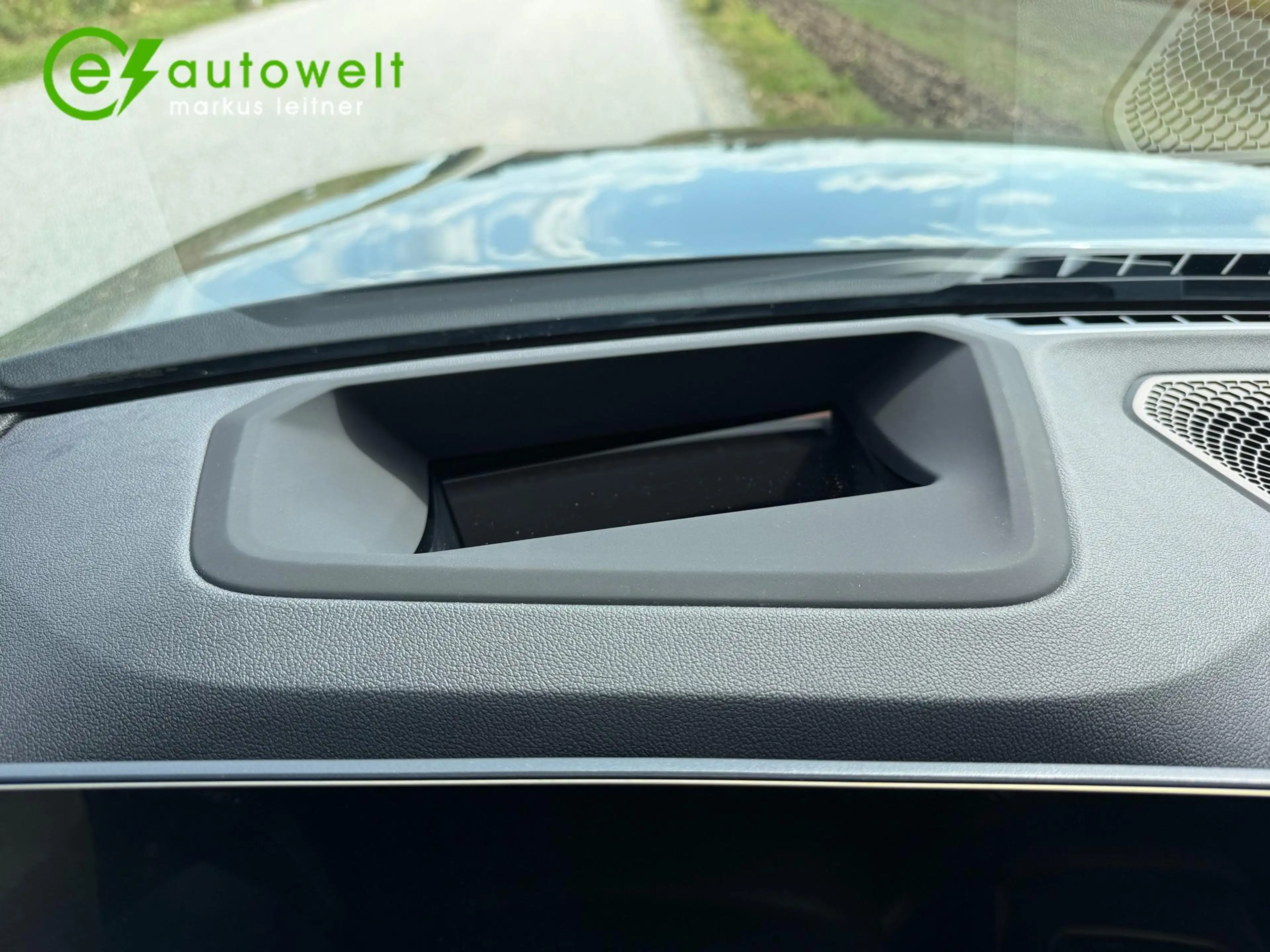 BMW i4 eDrive35 M Sport DA Prof HeadUp Glasdach Memory — photo 13