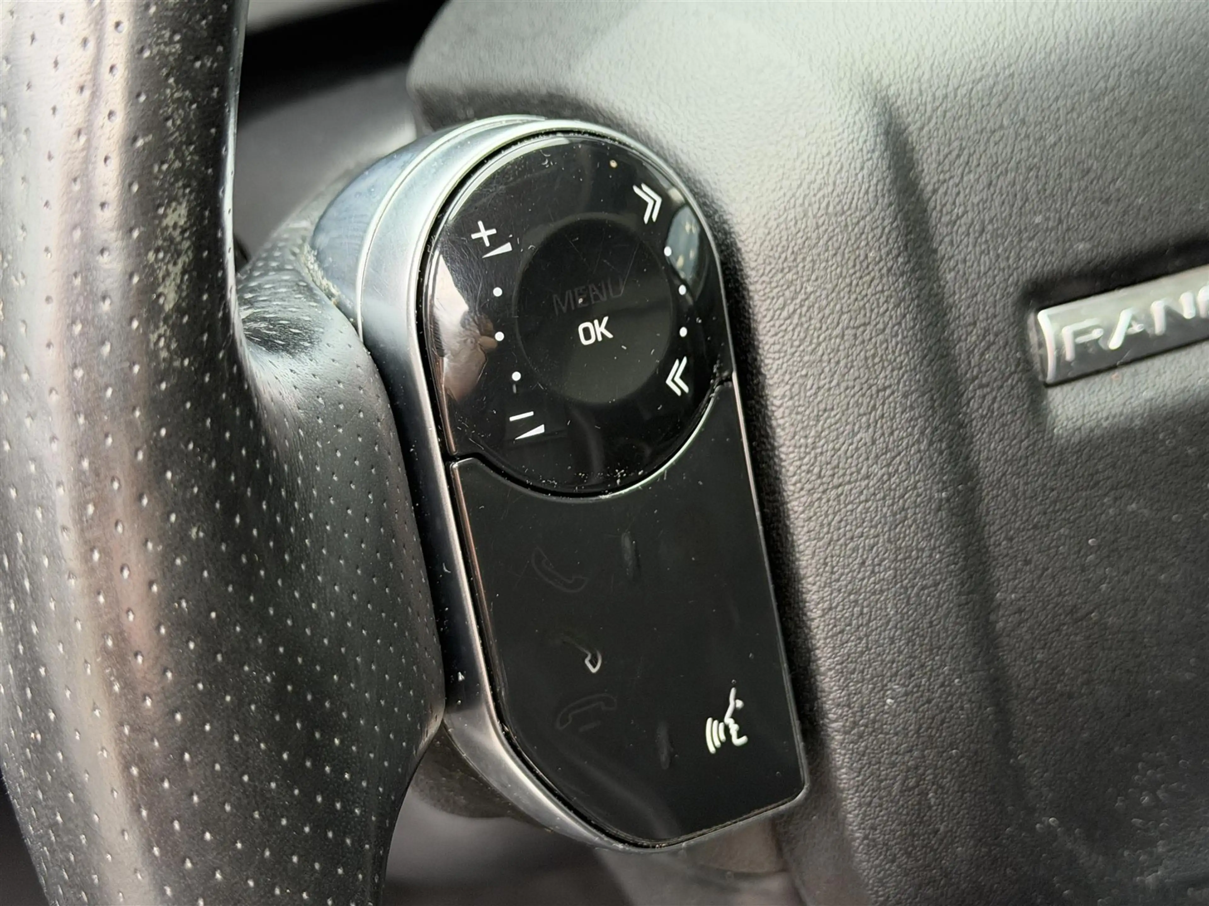 Land Rover Range Rover Velar P250 2.0 HSE (PANO|ACC|MERIDIAN|TREKHAAK|22") — photo 23