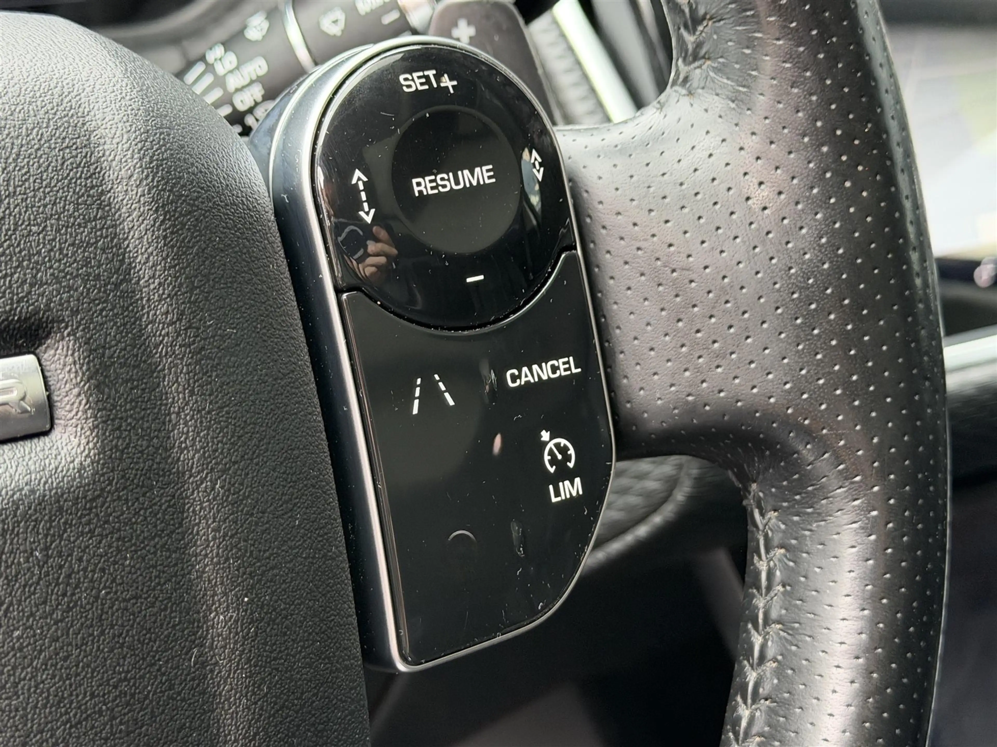 Land Rover Range Rover Velar P250 2.0 HSE (PANO|ACC|MERIDIAN|TREKHAAK|22") — photo 24