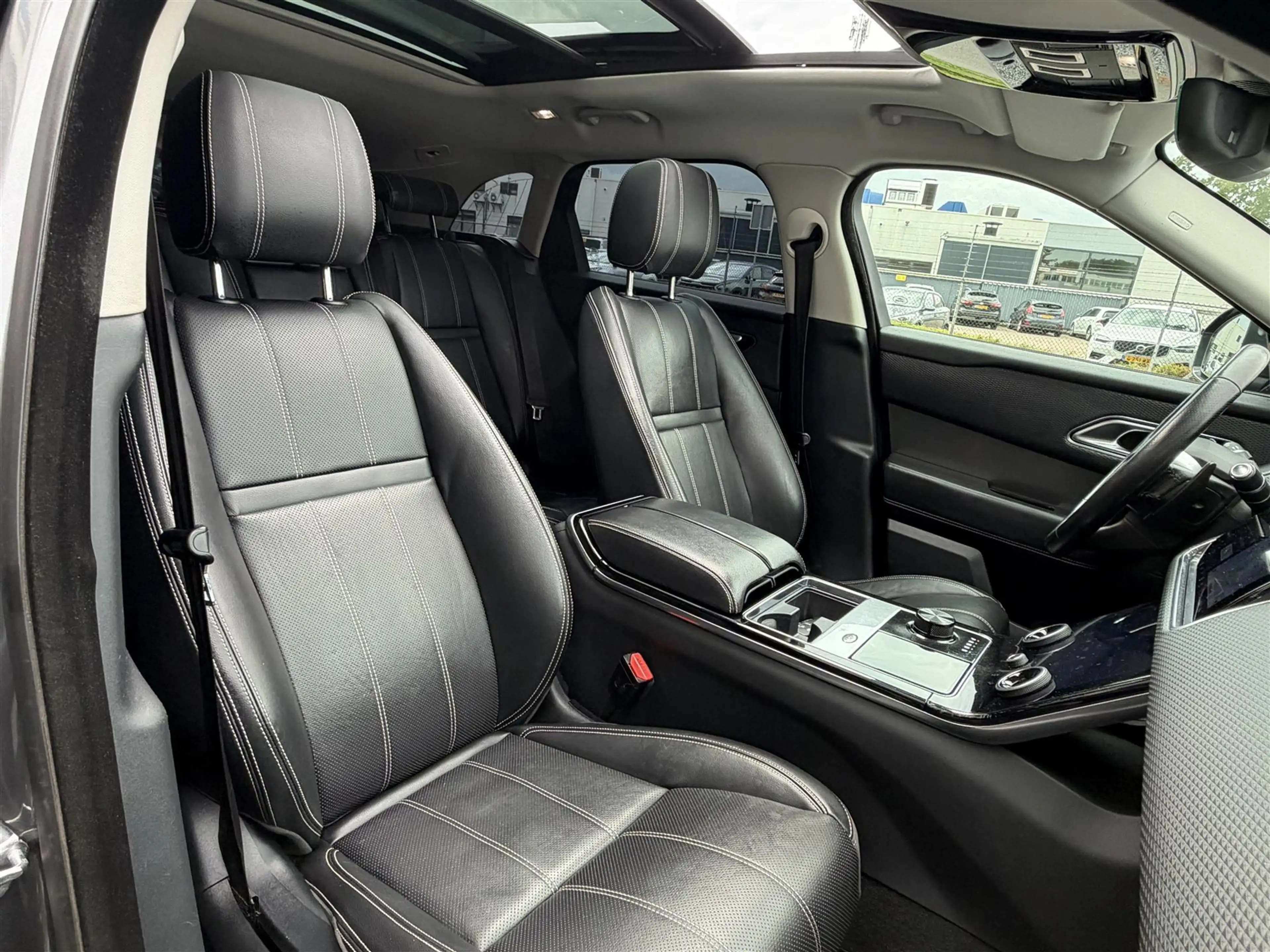 Land Rover Range Rover Velar P250 2.0 HSE (PANO|ACC|MERIDIAN|TREKHAAK|22") — photo 32