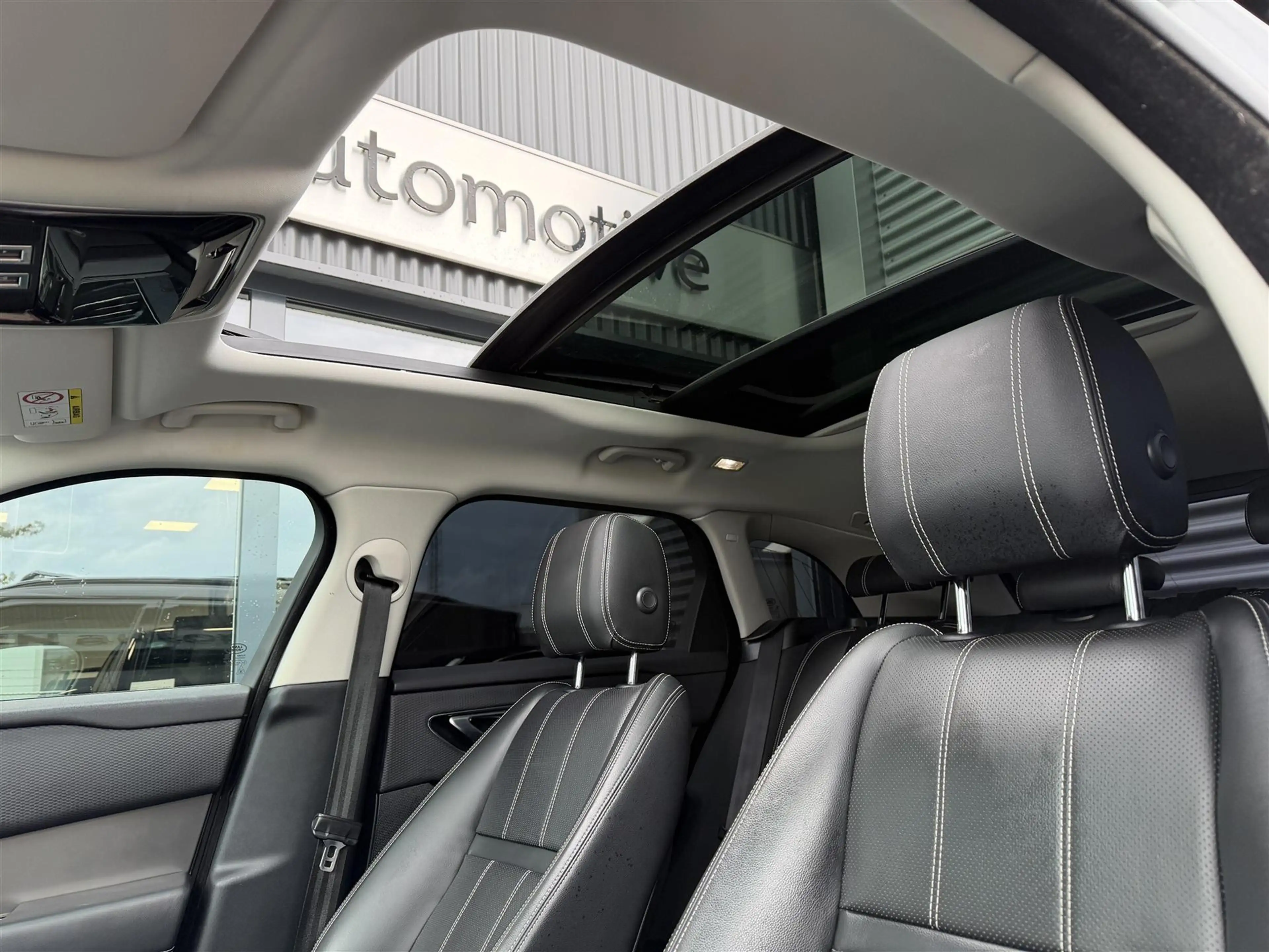 Land Rover Range Rover Velar P250 2.0 HSE (PANO|ACC|MERIDIAN|TREKHAAK|22") — photo 9