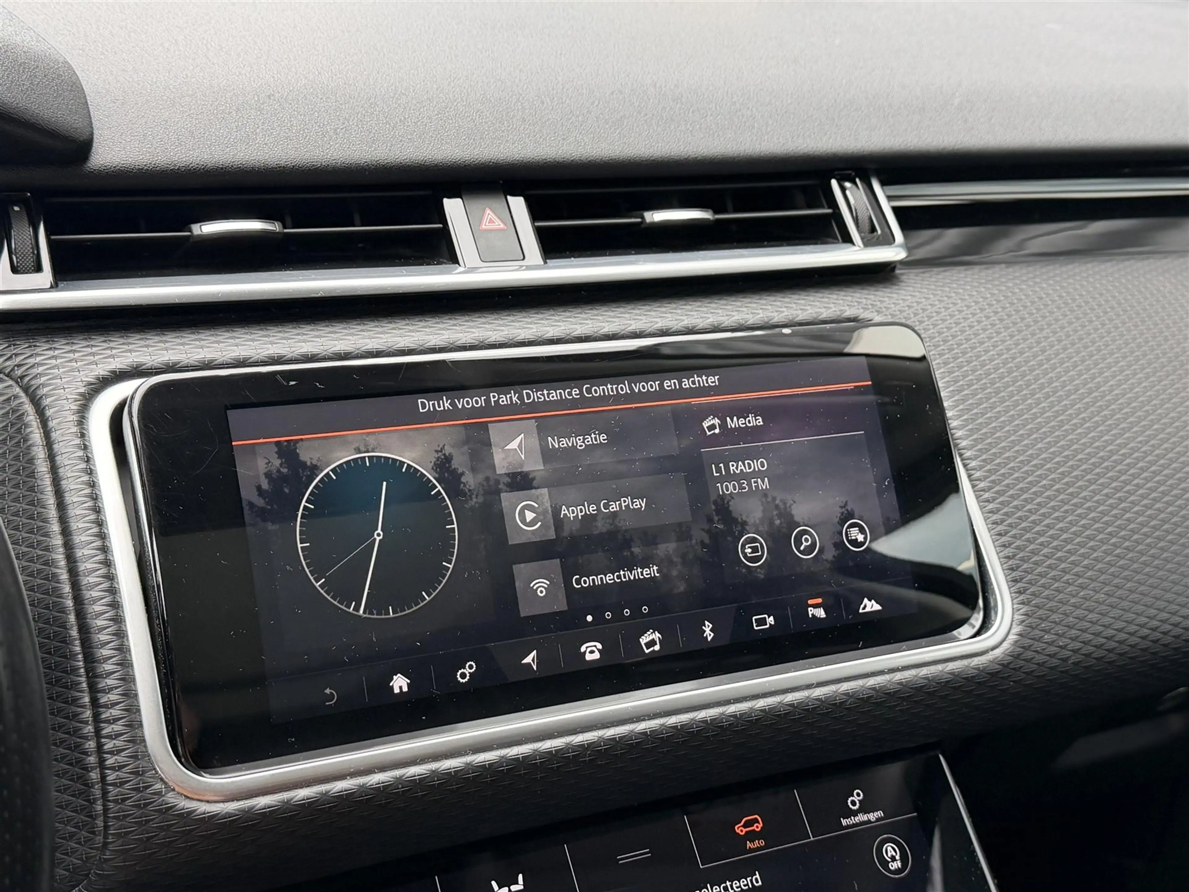 Land Rover Range Rover Velar P250 2.0 HSE (PANO|ACC|MERIDIAN|TREKHAAK|22") — photo 14