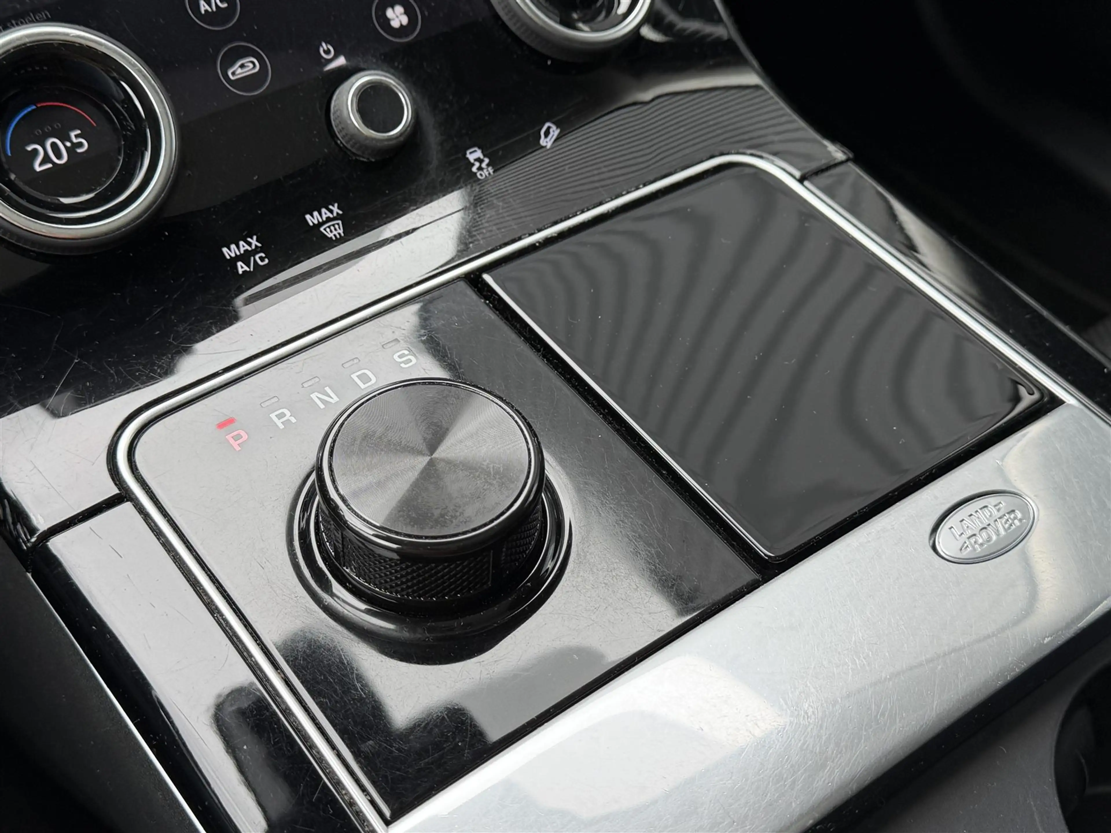 Land Rover Range Rover Velar P250 2.0 HSE (PANO|ACC|MERIDIAN|TREKHAAK|22") — photo 20
