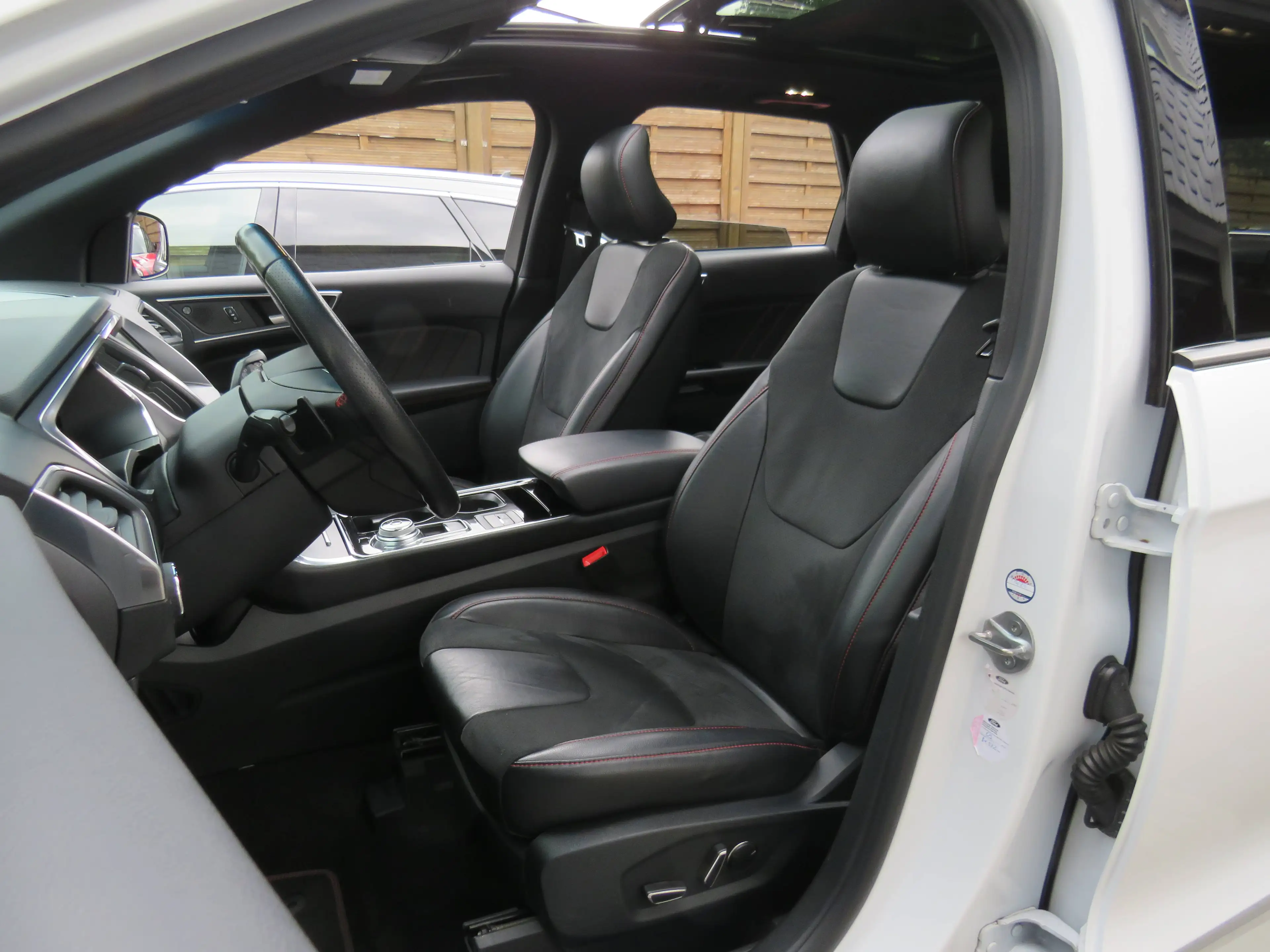 Ford Edge ST-Line 4x4 — photo 15