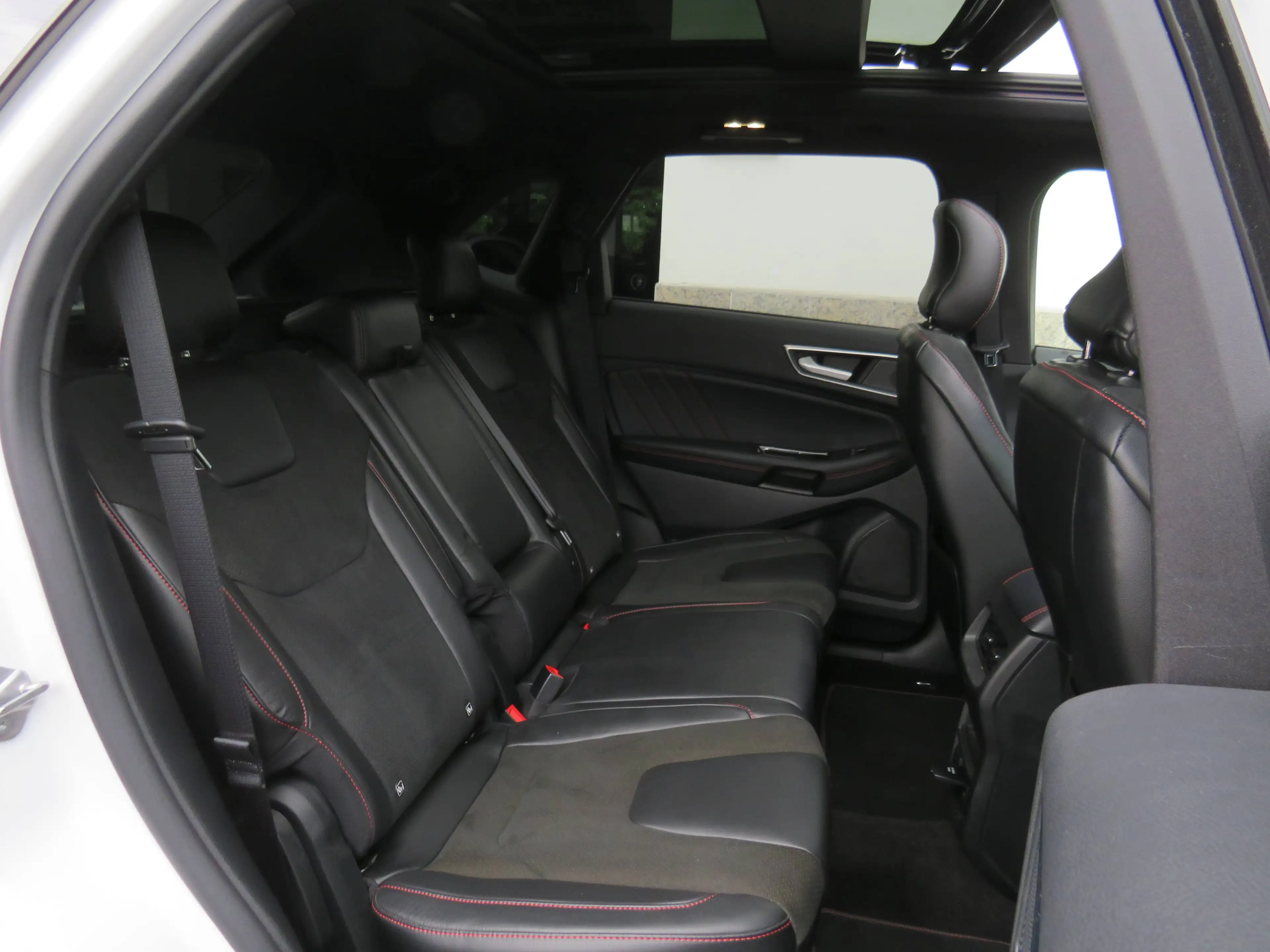 Ford Edge ST-Line 4x4 — photo 13