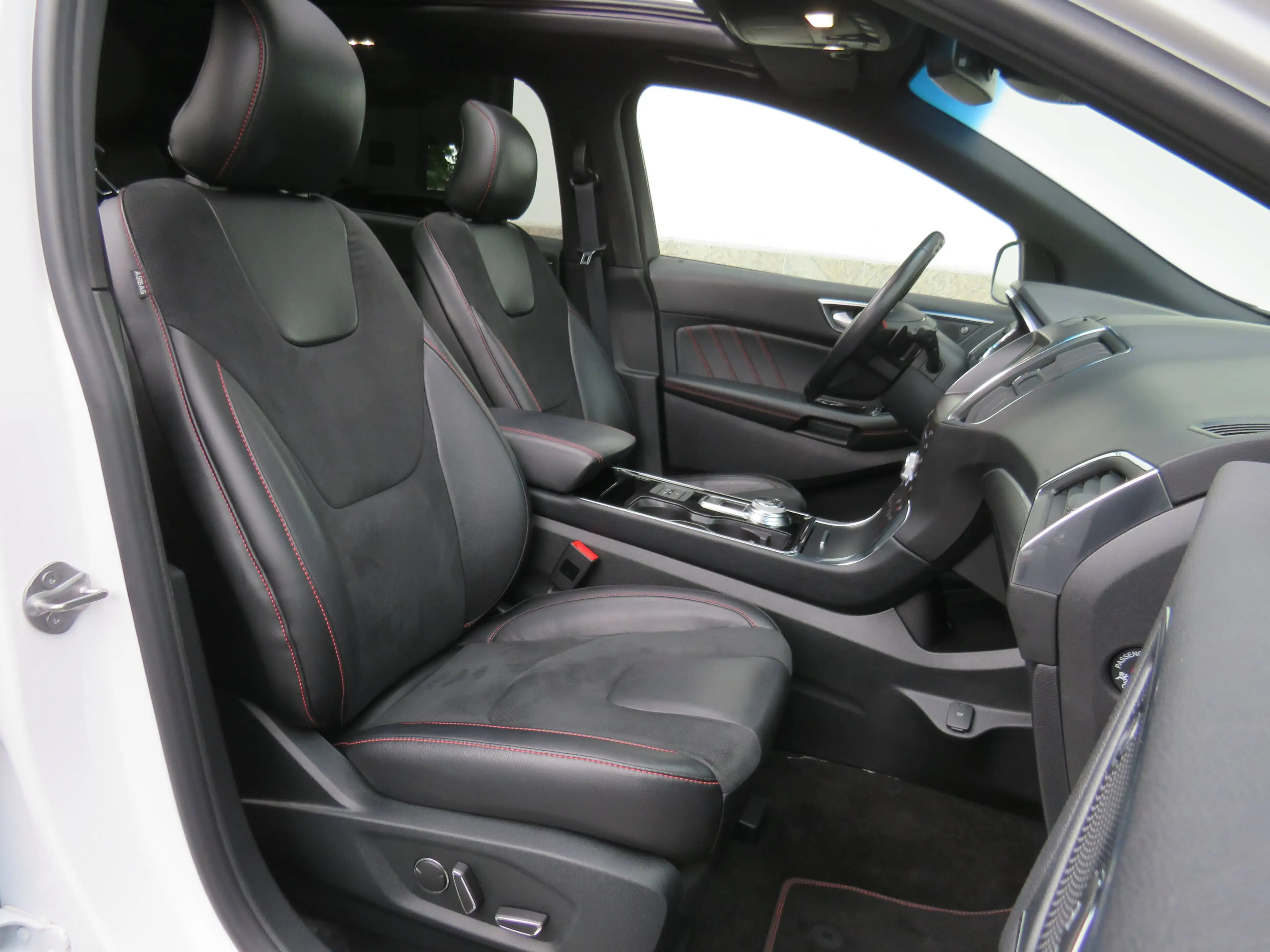 Ford Edge ST-Line 4x4 — photo 14