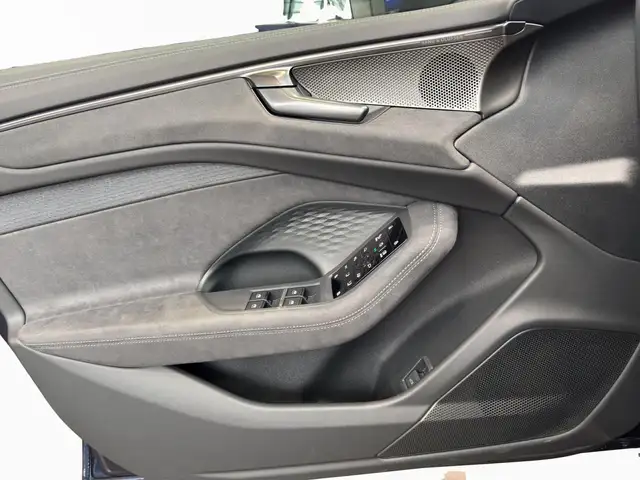 Audi A6 view 11