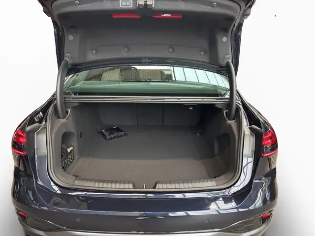Audi A6 view 12