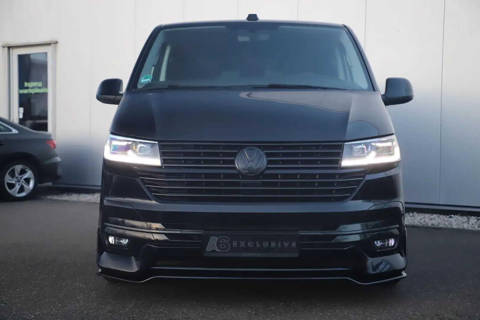 Volkswagen T6.1 Transporter 2.0 TDI L2H1 DC Bulli 199PK DSG Automaat Black Edi Noir - 2