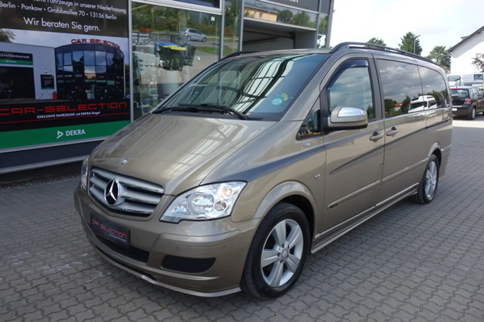 Mercedes-Benz Viano 3,0 CDI V6 Lang 2xsTÜR/STDHZG/AHK/TEMP Béžová - 1
