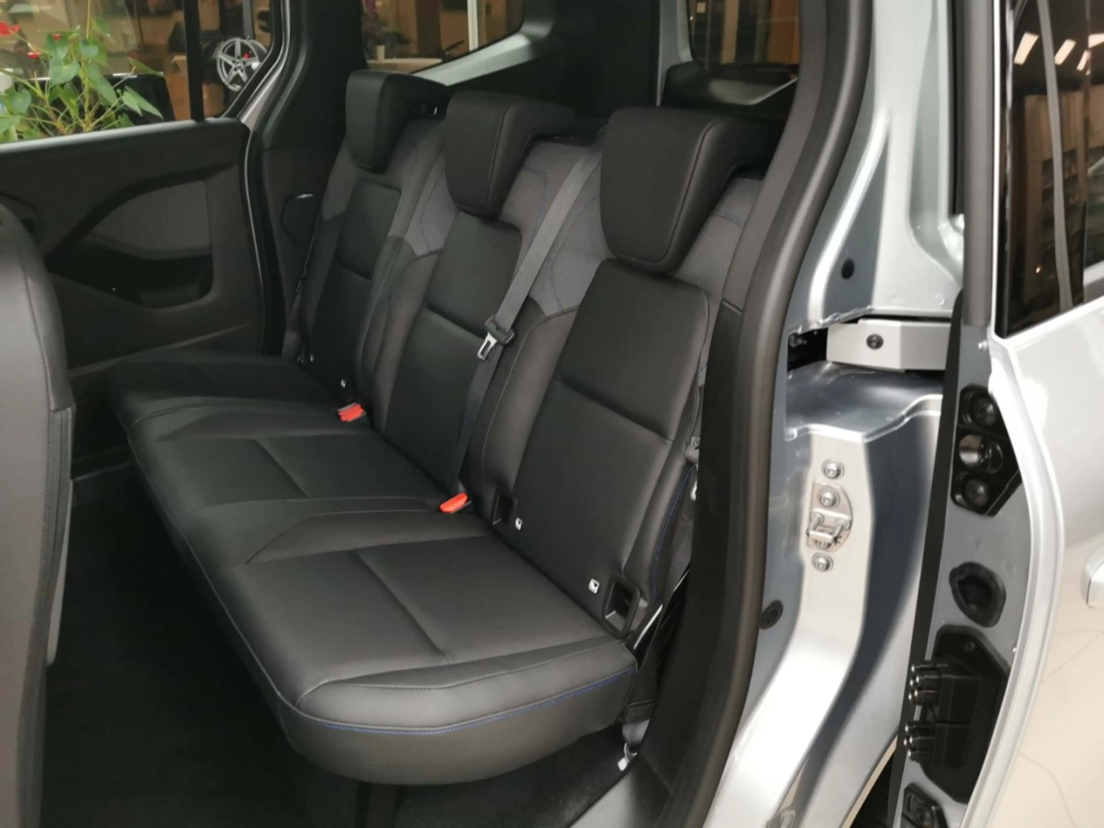 Nissan Townstar Kombi Tekna 1.3DIG-T 130PS MT AHK und Winterräder — photo 9