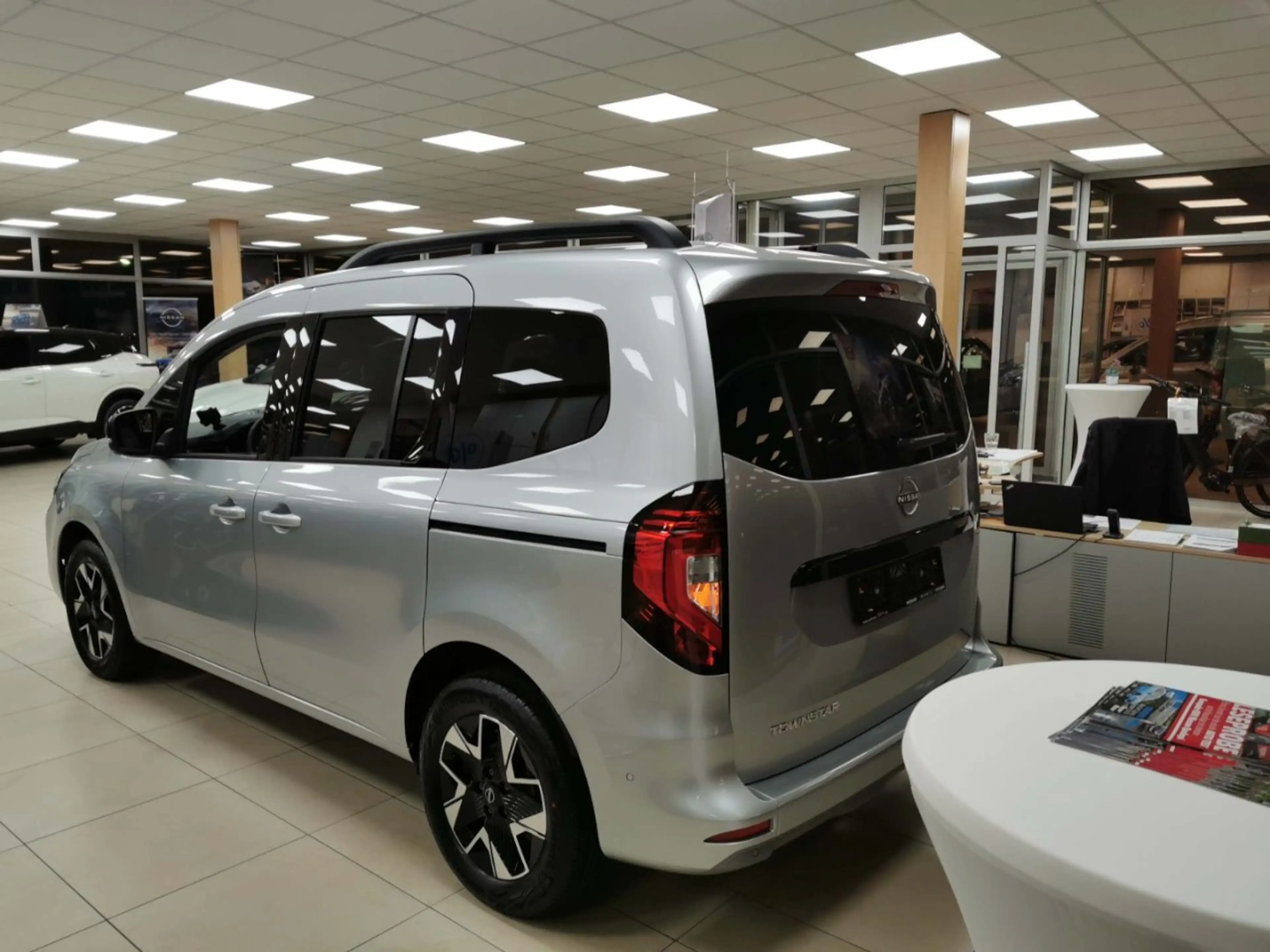 Nissan Townstar Kombi Tekna 1.3DIG-T 130PS MT AHK und Winterräder — photo 4