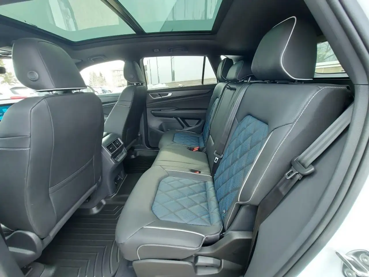 Volkswagen Atlas снимка Volkswagen Atlas
