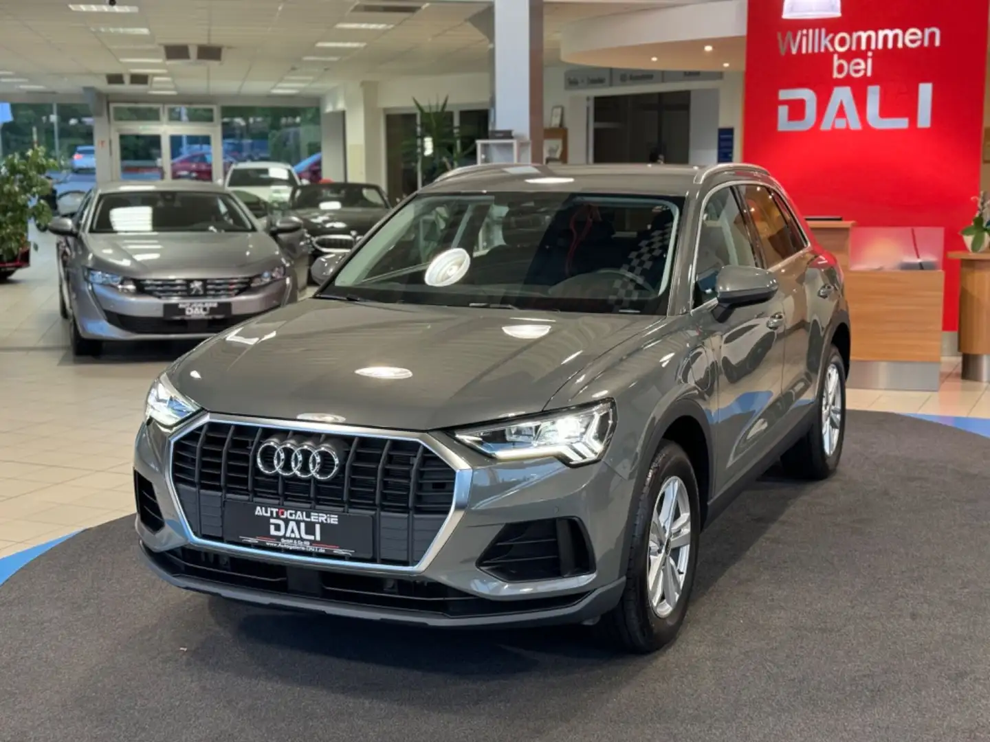 Audi Q3 45 TFSI e  S-Tronic  PLUG/IN-PDC-CARPLAY-NAVI Gris - 1
