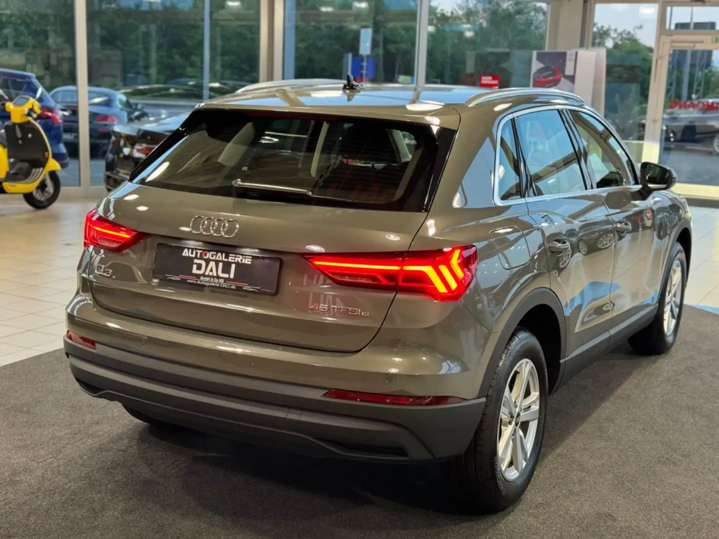 Audi Q3 45 TFSI e  S-Tronic  PLUG/IN-PDC-CARPLAY-NAVI Gris - 2