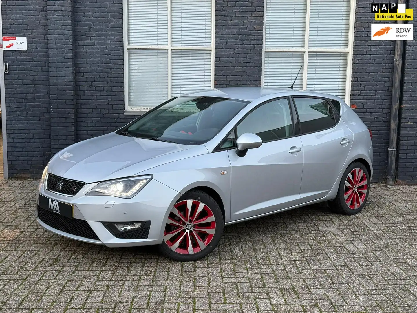 SEAT Ibiza 1.0 EcoTSI FR Connect | Airco |Cruise | Stoelverw Grijs - 1