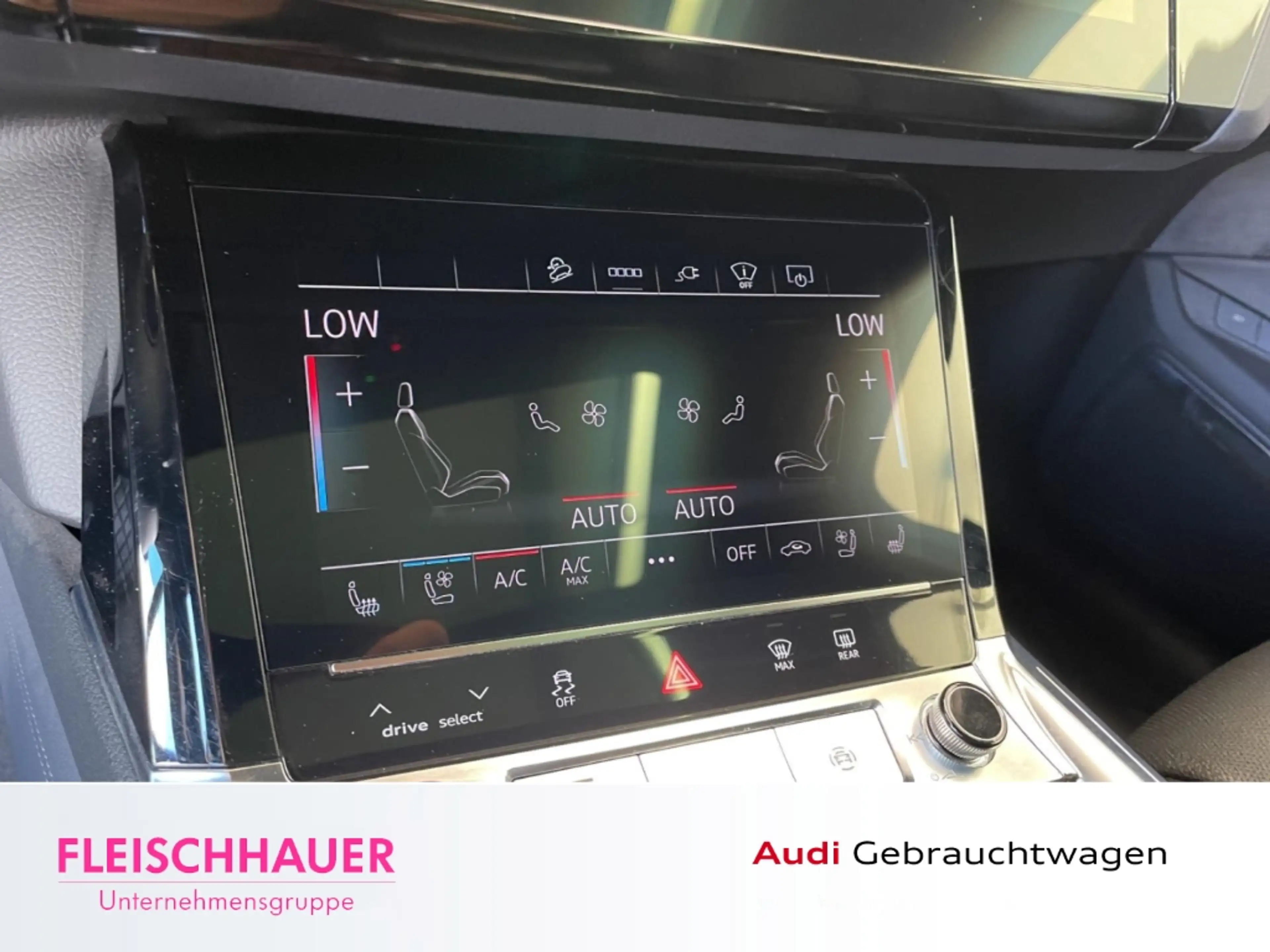 Audi e-tron quattro S HUD LED Panorama Navi Tel.-Vorb. CarPlay — photo 15