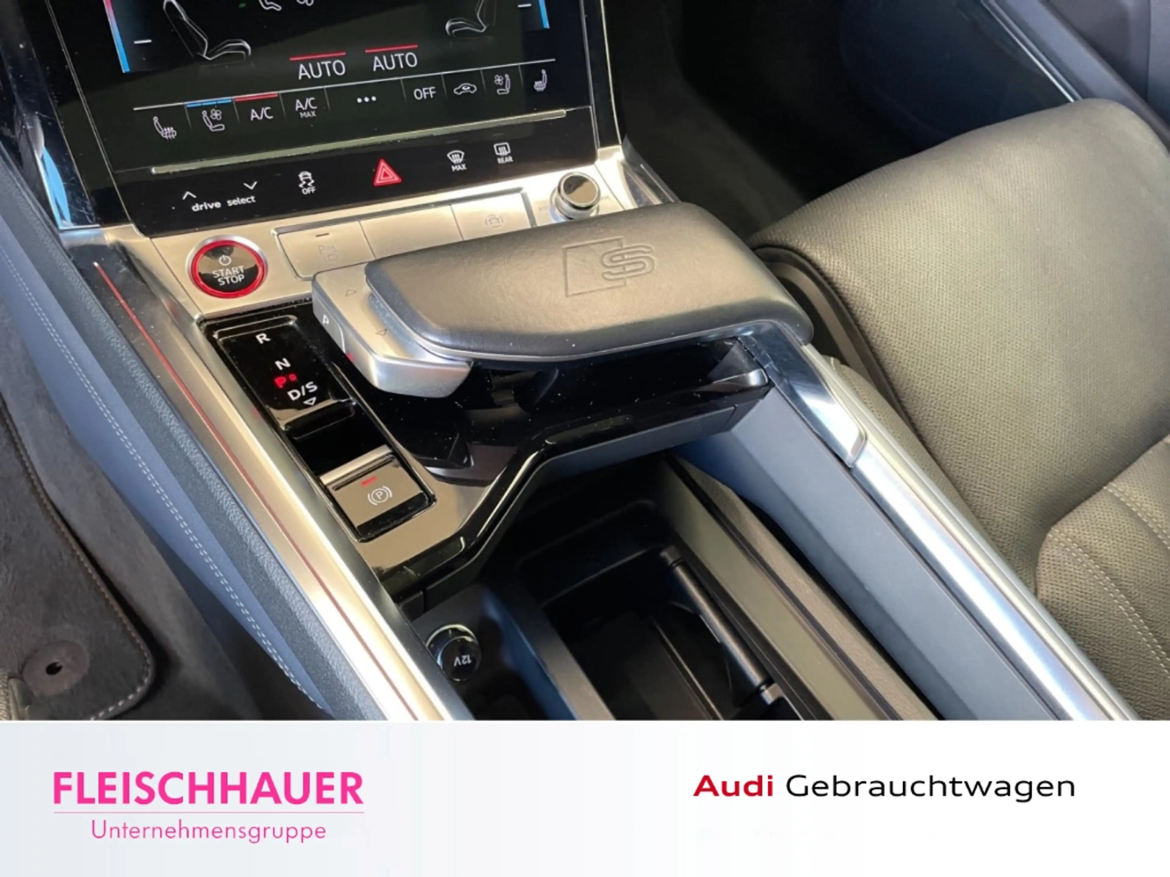 Audi e-tron quattro S HUD LED Panorama Navi Tel.-Vorb. CarPlay — photo 14