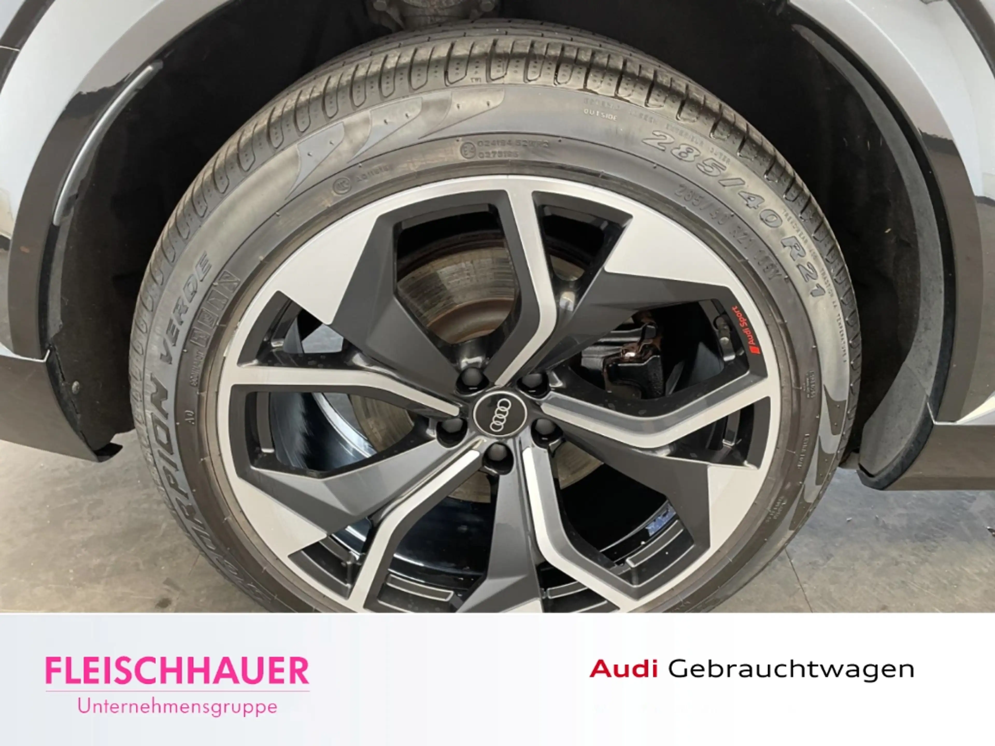 Audi e-tron quattro S HUD LED Panorama Navi Tel.-Vorb. CarPlay — photo 9