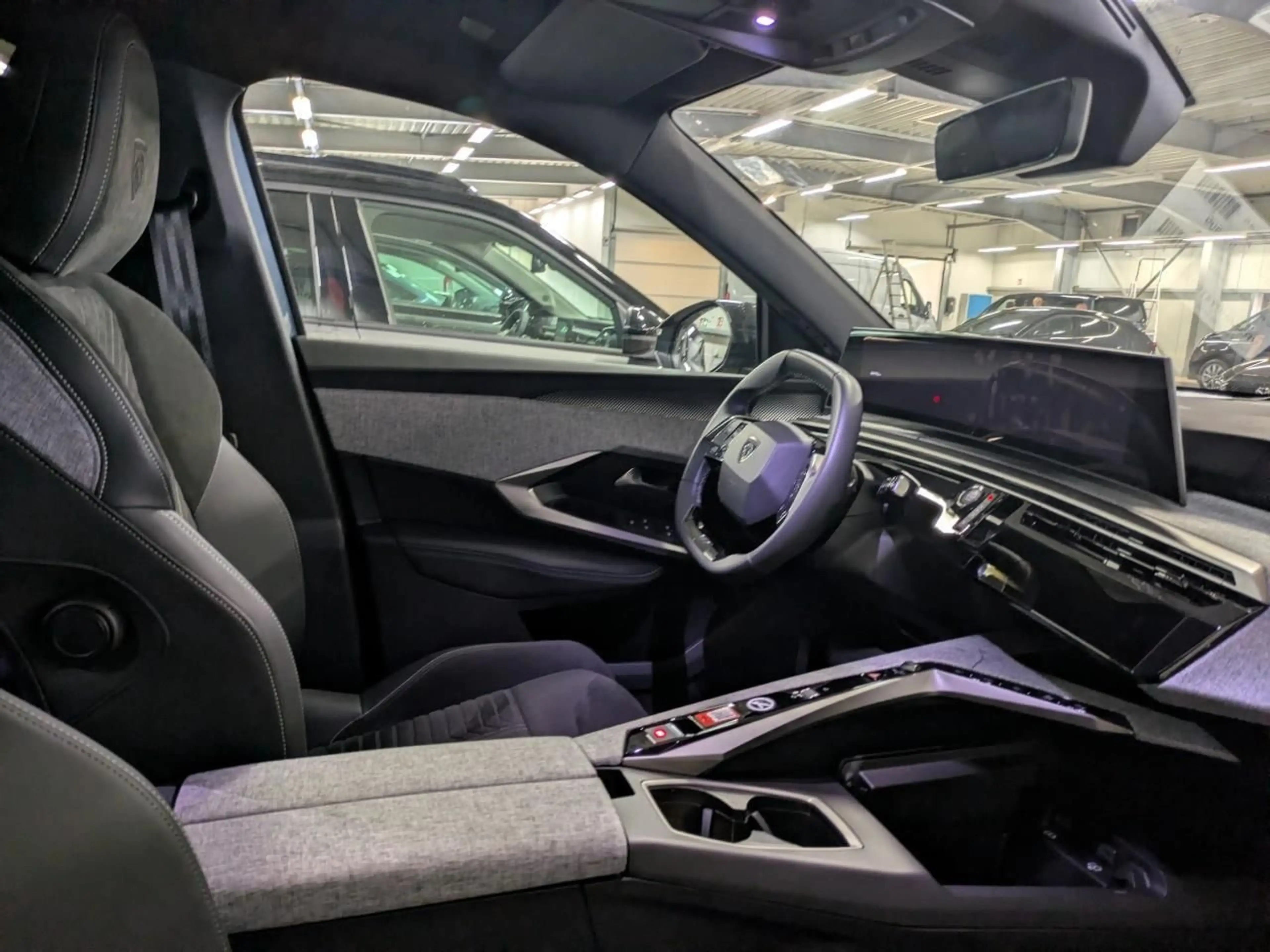 Peugeot 3008 GT Hybrid 145 ACC+Alcantara+LED+Navi+SD+SHZ — photo 3