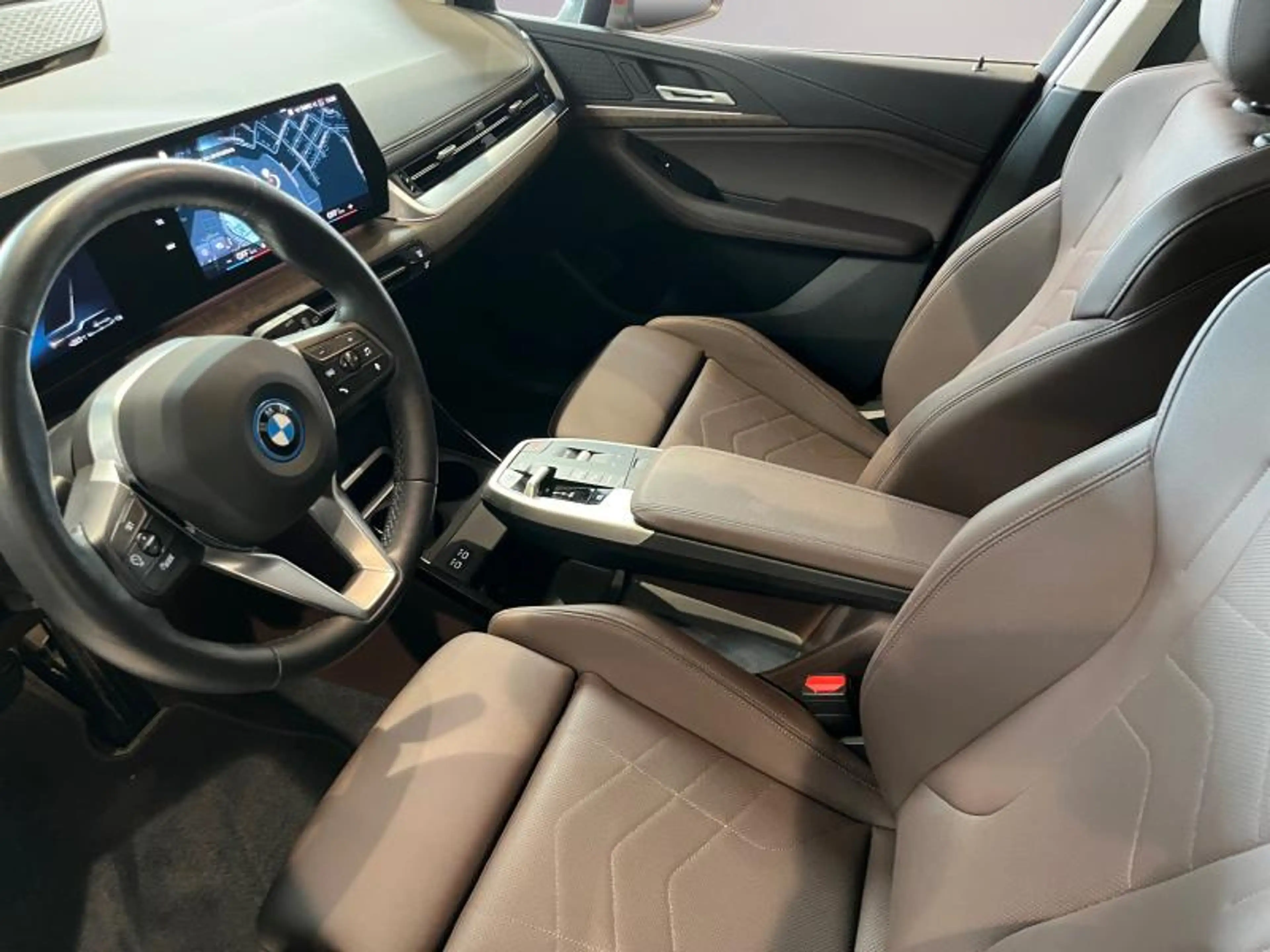 BMW 225 225e xDrive Active Tourer — photo 10