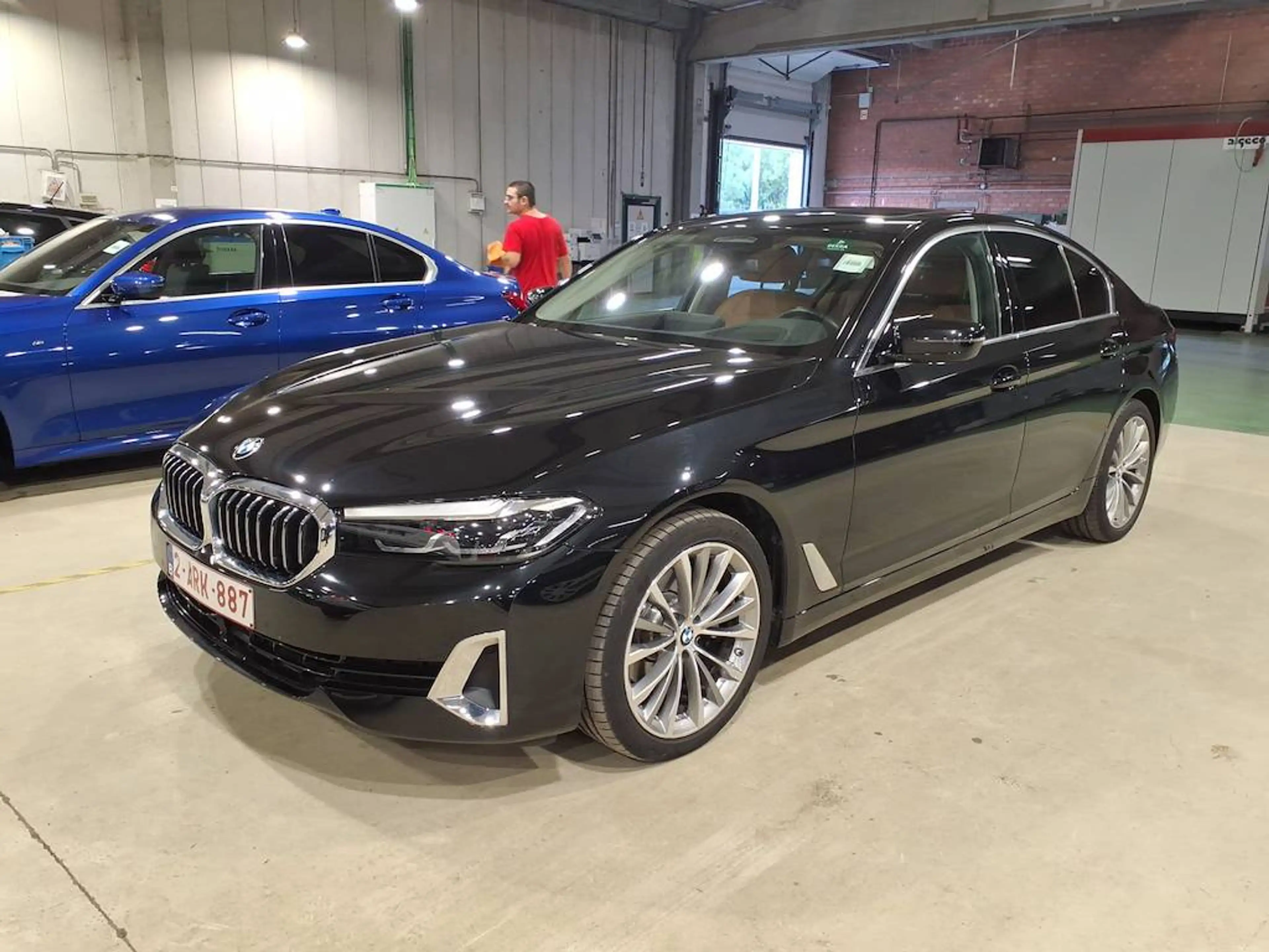 BMW 518 dA Berline **CUIR SPORT-H&K-NAVI-PANO-CAMERA-KEYLESS** — photo 2