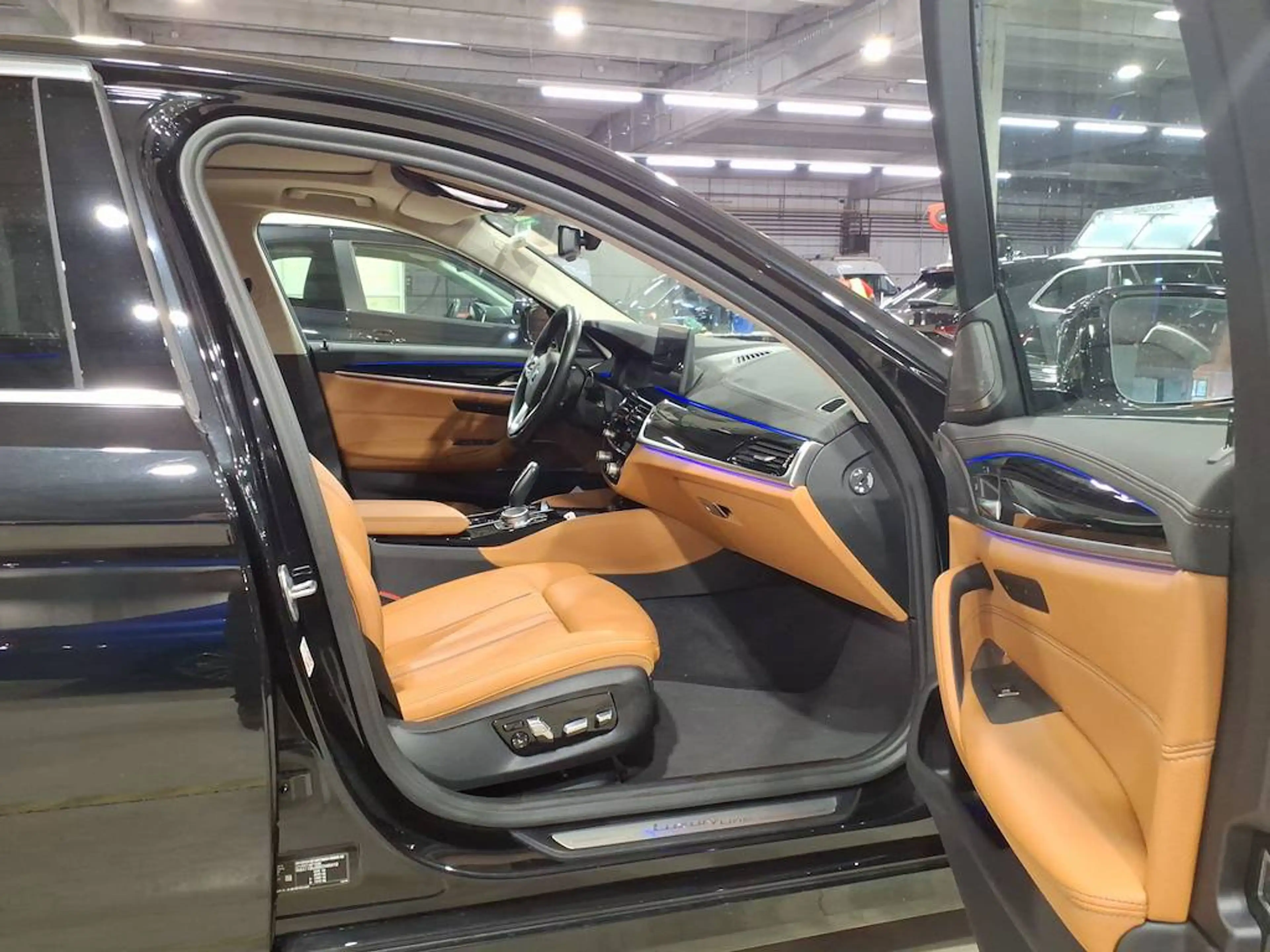 BMW 518 dA Berline **CUIR SPORT-H&K-NAVI-PANO-CAMERA-KEYLESS** — photo 6
