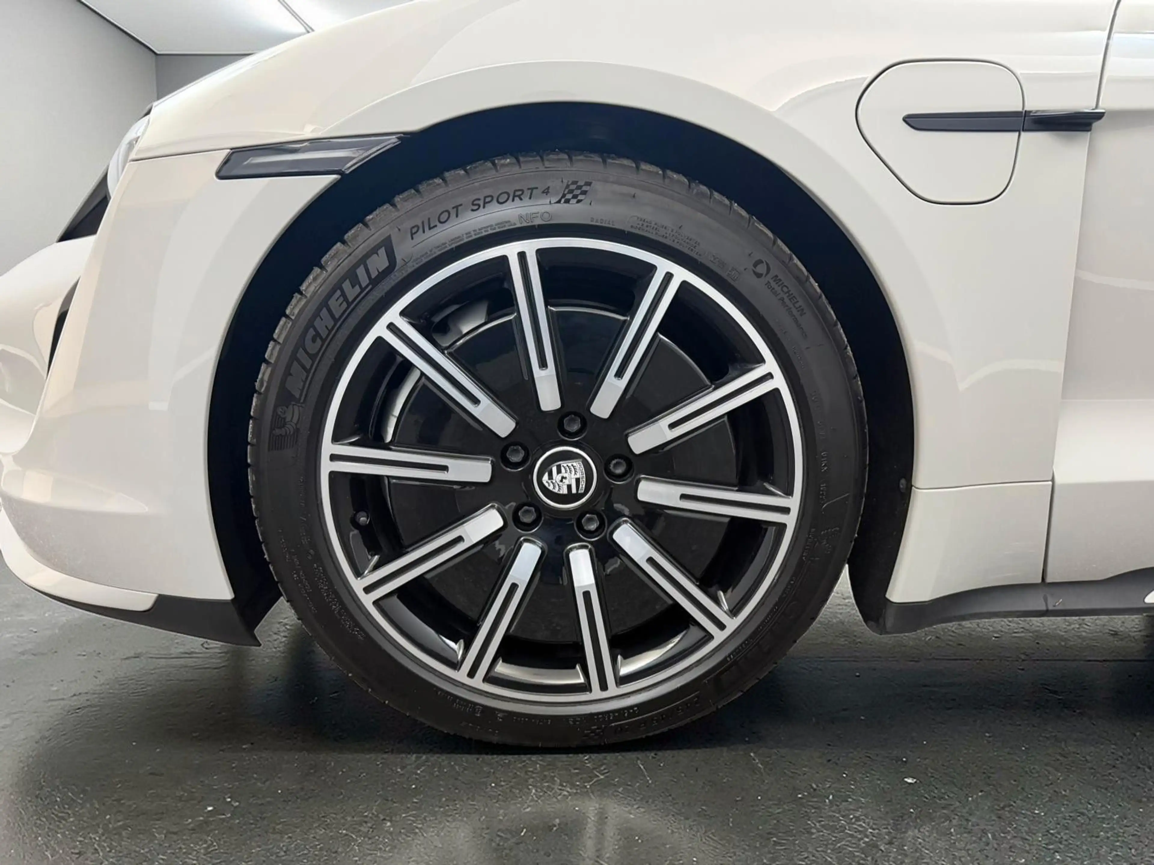 Porsche Taycan Turbo*1.HD*U_FREI*PANO*NEUZUSTAND*KREIDE — photo 4