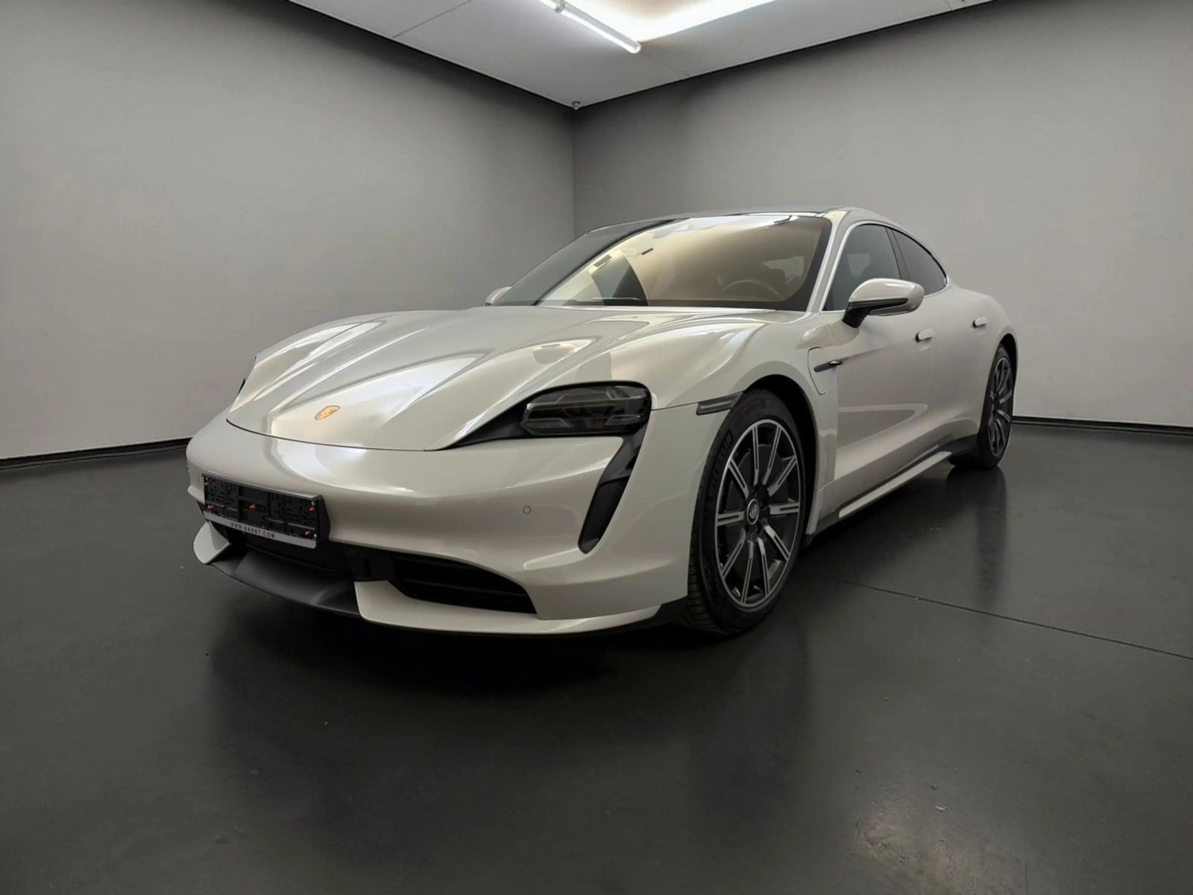 Porsche Taycan Turbo*1.HD*U_FREI*PANO*NEUZUSTAND*KREIDE