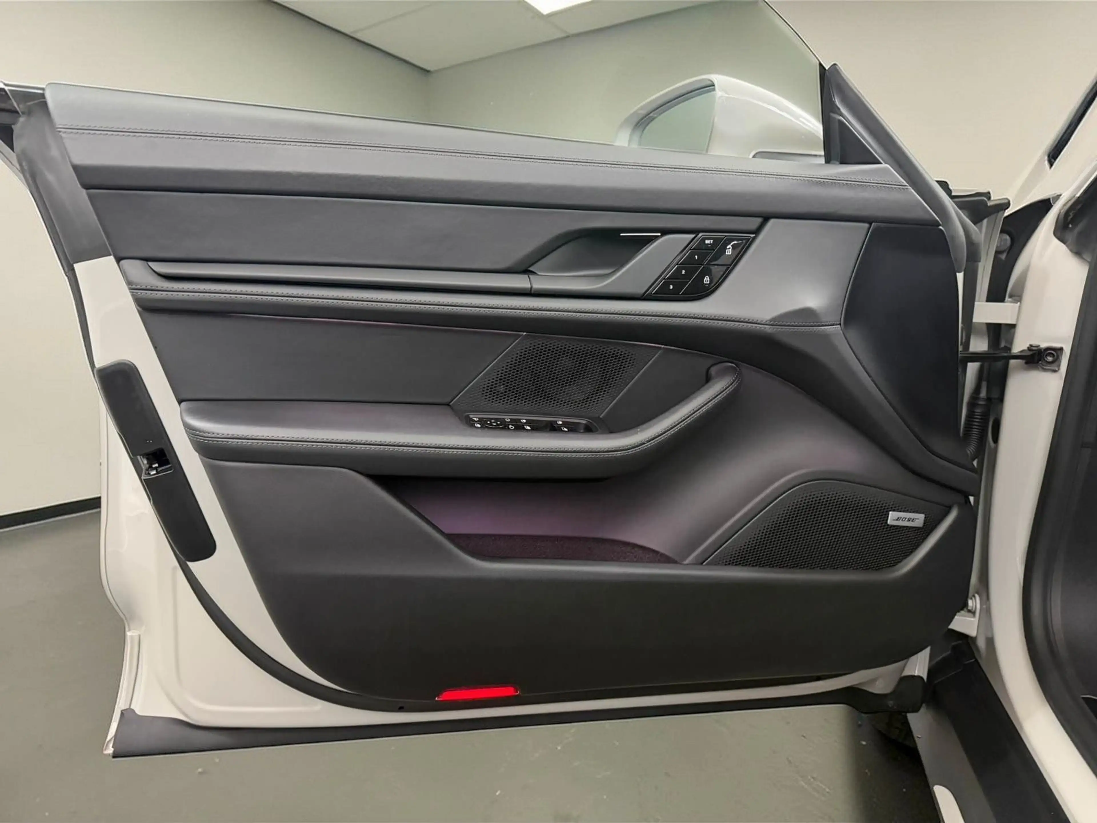Porsche Taycan Turbo*1.HD*U_FREI*PANO*NEUZUSTAND*KREIDE — photo 9