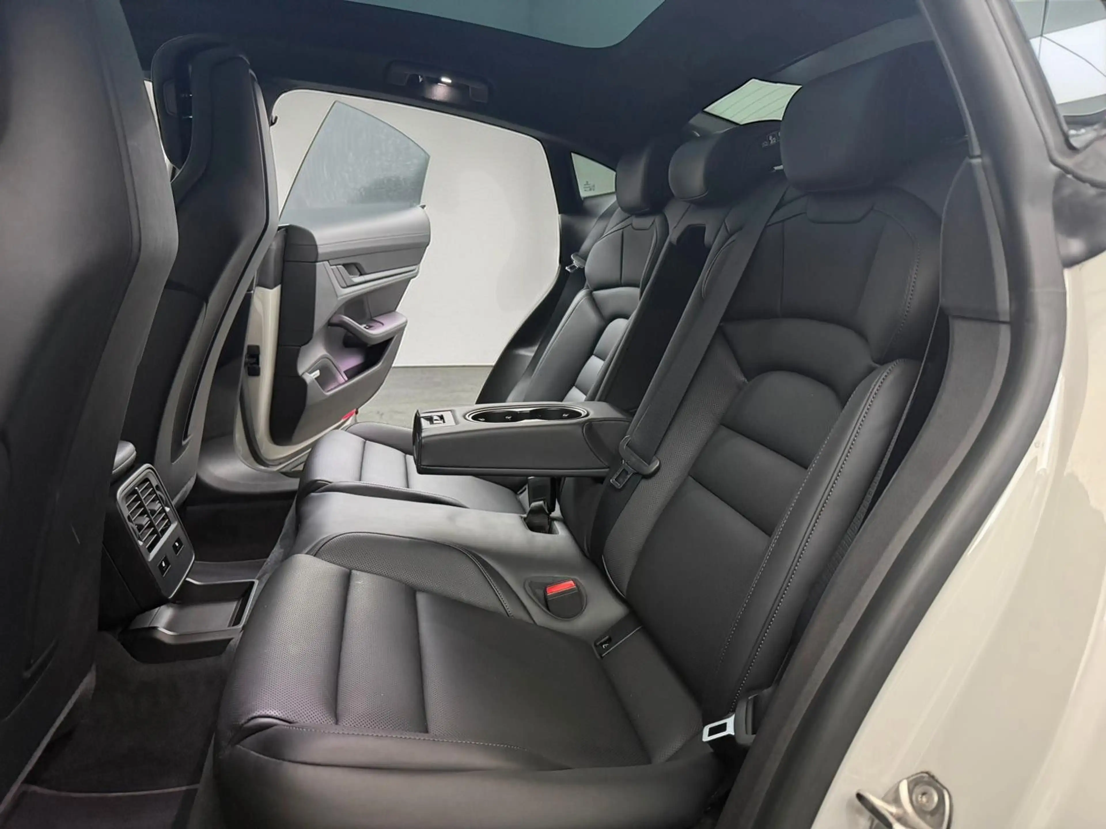 Porsche Taycan Turbo*1.HD*U_FREI*PANO*NEUZUSTAND*KREIDE — photo 13