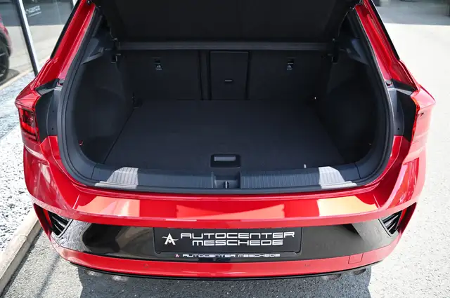 Volkswagen T-Roc view 8