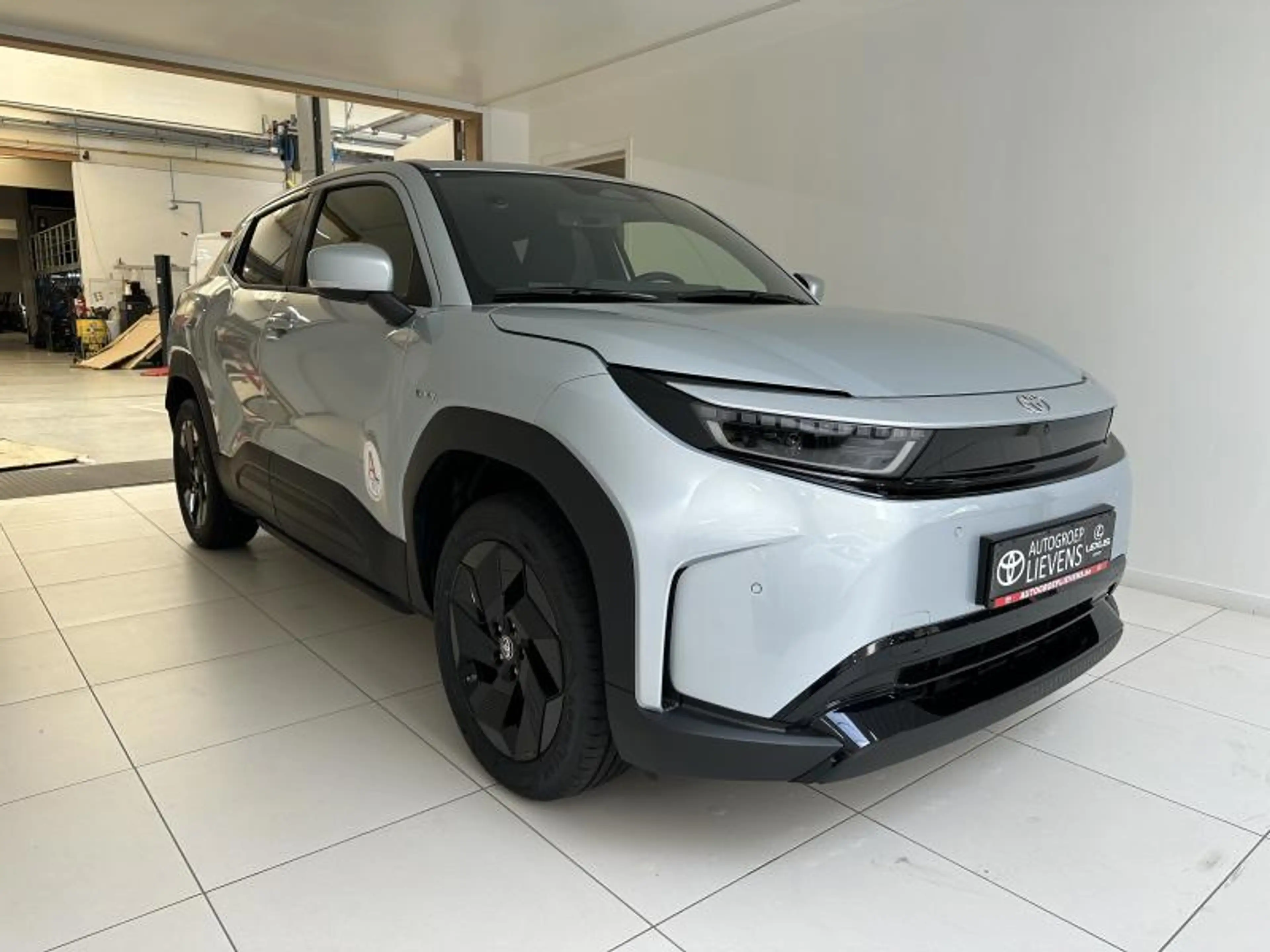 Toyota Urban Cruiser 61kWh EXECUTIVE — photo 3