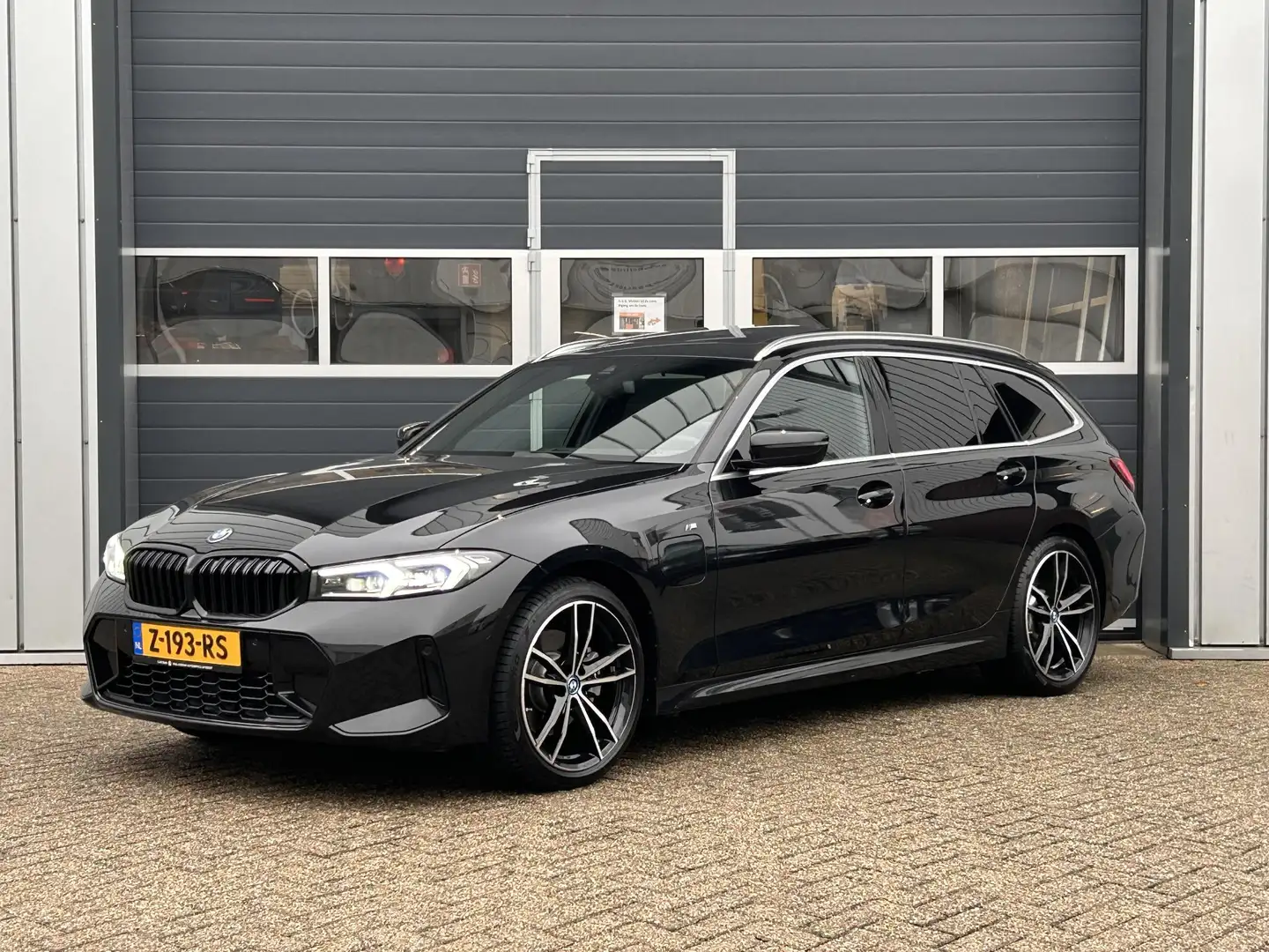 BMW 320 3-serie Touring 320e | M pakket | Pano | H&K | Hea Noir - 2