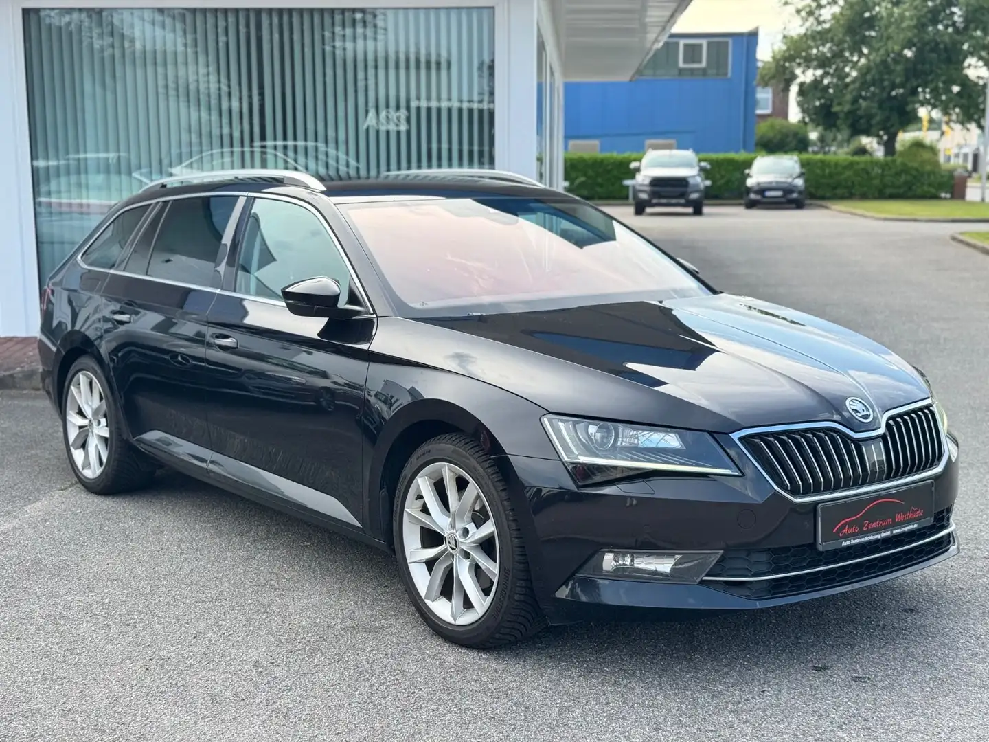 Skoda Superb Combi 2.0 TDI DSG Style Psno AHK ACC Navi Schwarz - 1