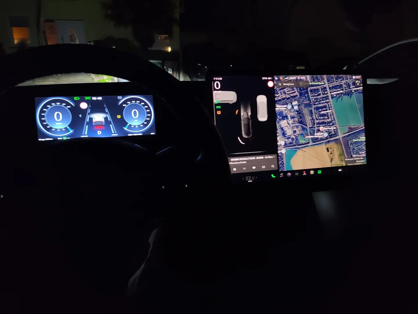 Tesla Model 3 Performance Allrad Autopilot Monitoren - 2