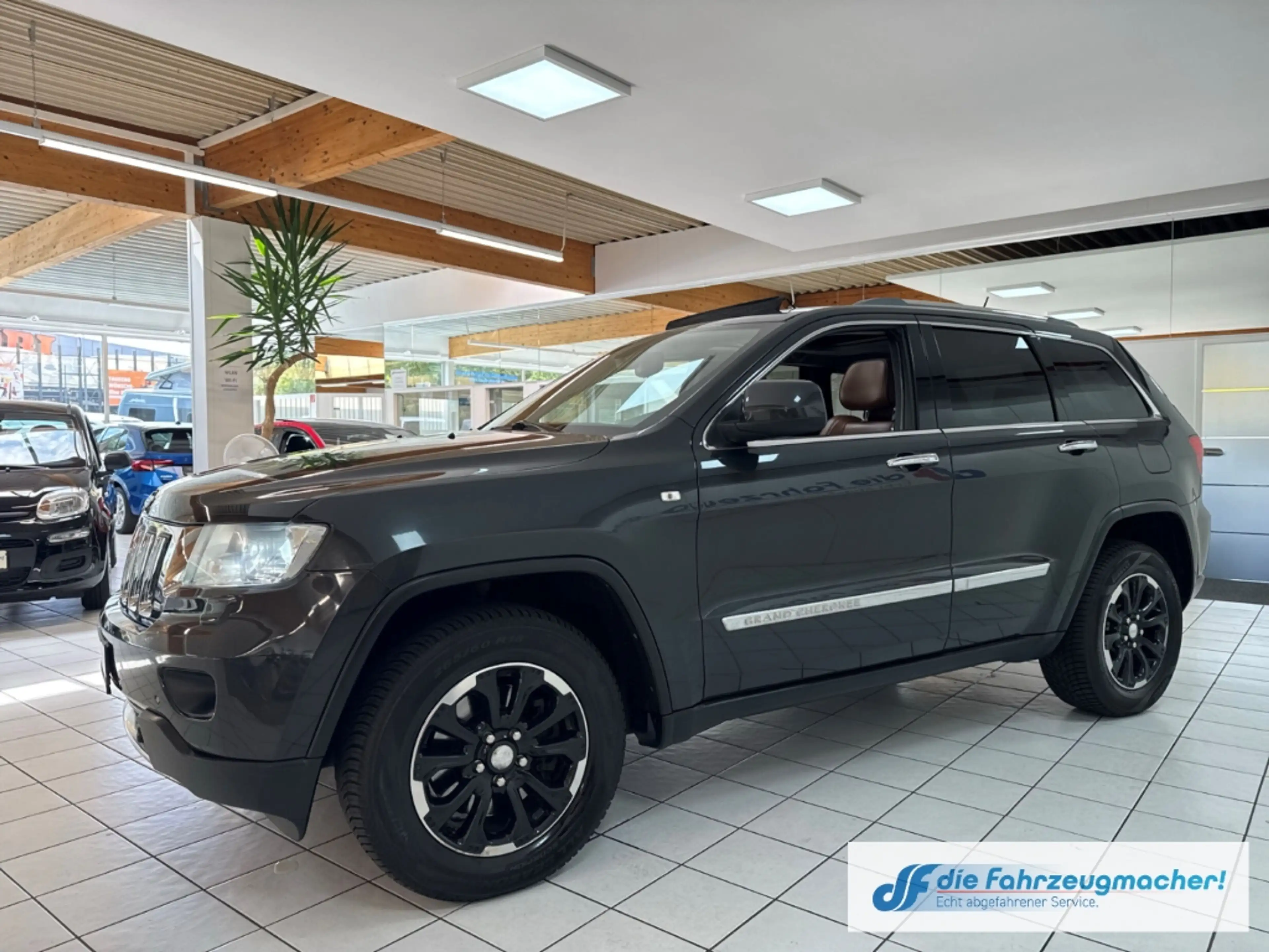 Jeep Grand Cherokee 5.7 V8 HEMI Overland Panodach Tüv03/27 *EXPORT — photo 2