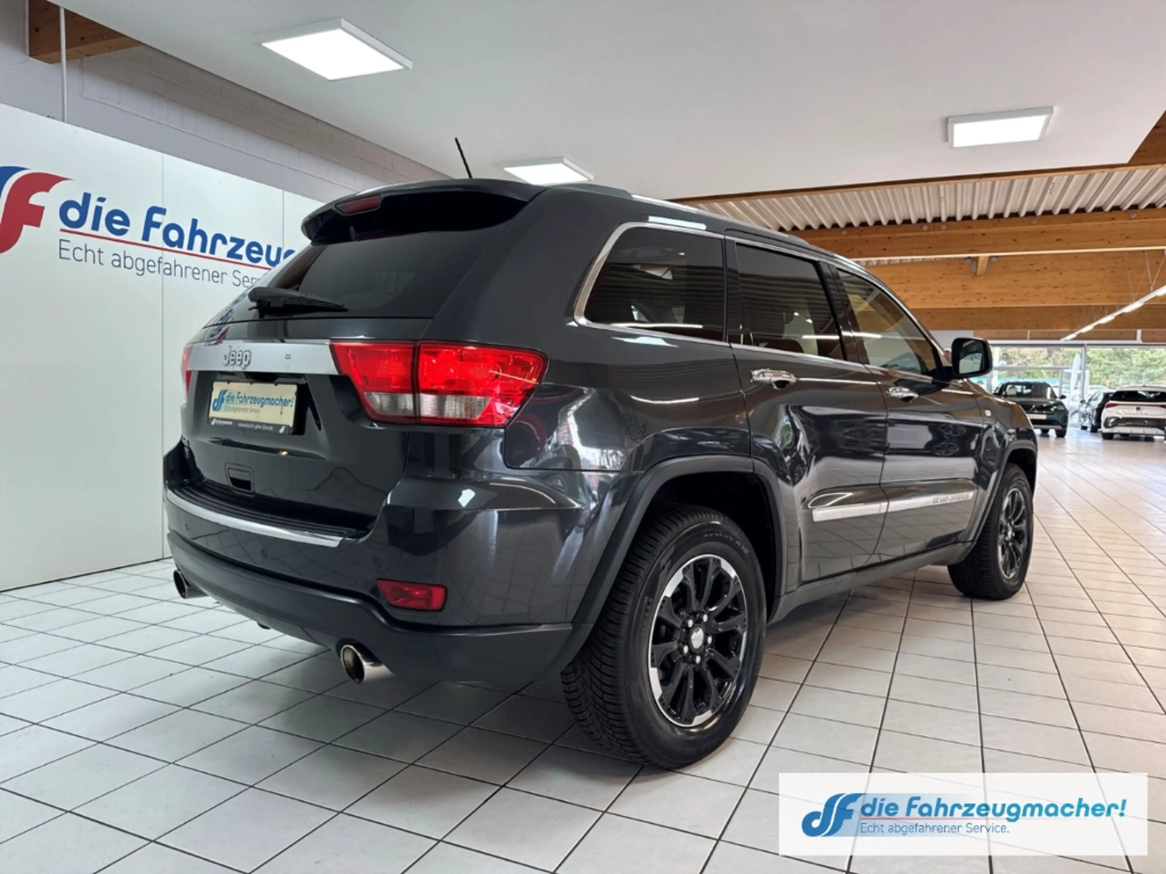 Jeep Grand Cherokee 5.7 V8 HEMI Overland Panodach Tüv03/27 *EXPORT — photo 4