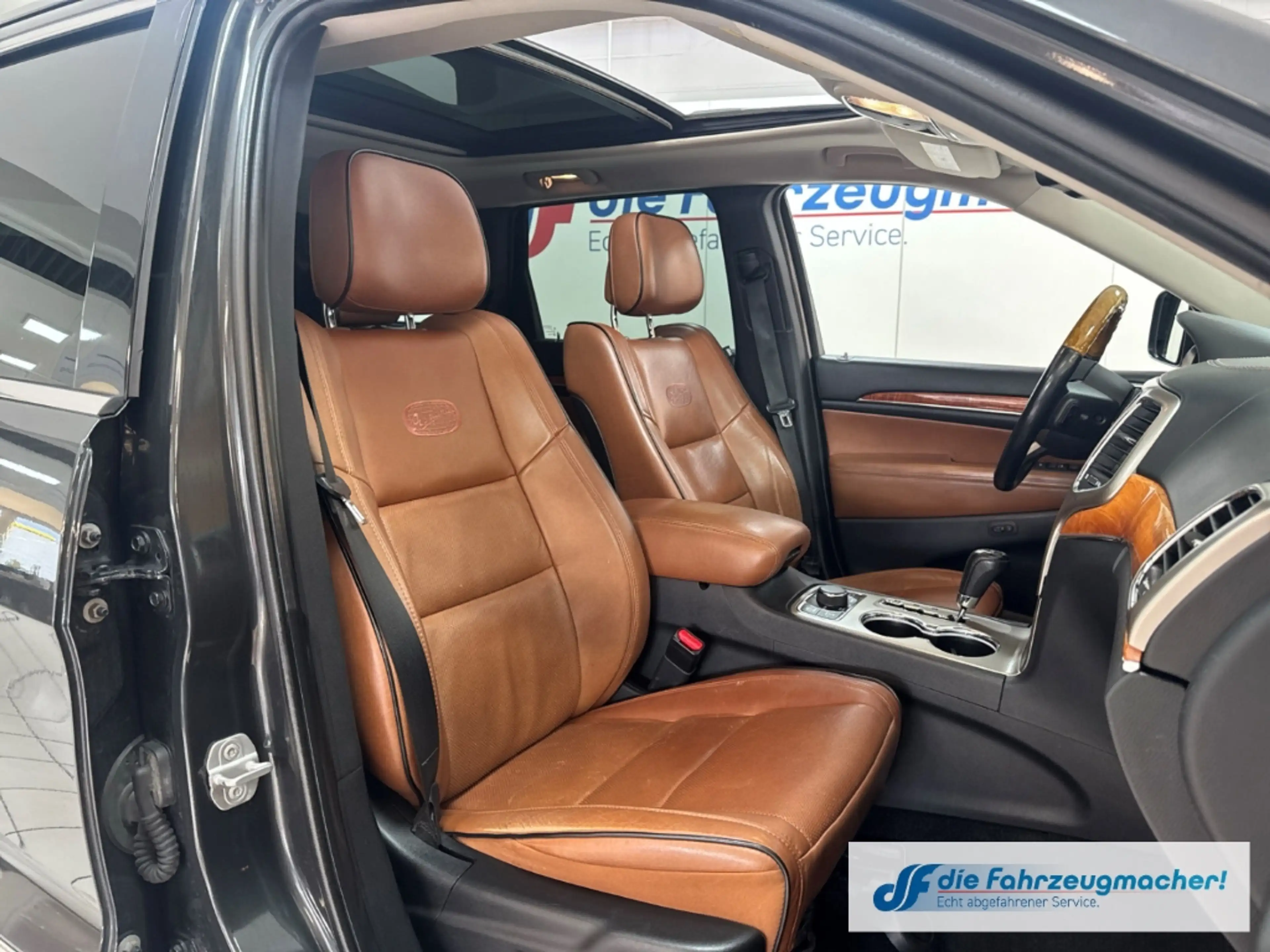 Jeep Grand Cherokee 5.7 V8 HEMI Overland Panodach Tüv03/27 *EXPORT — photo 9