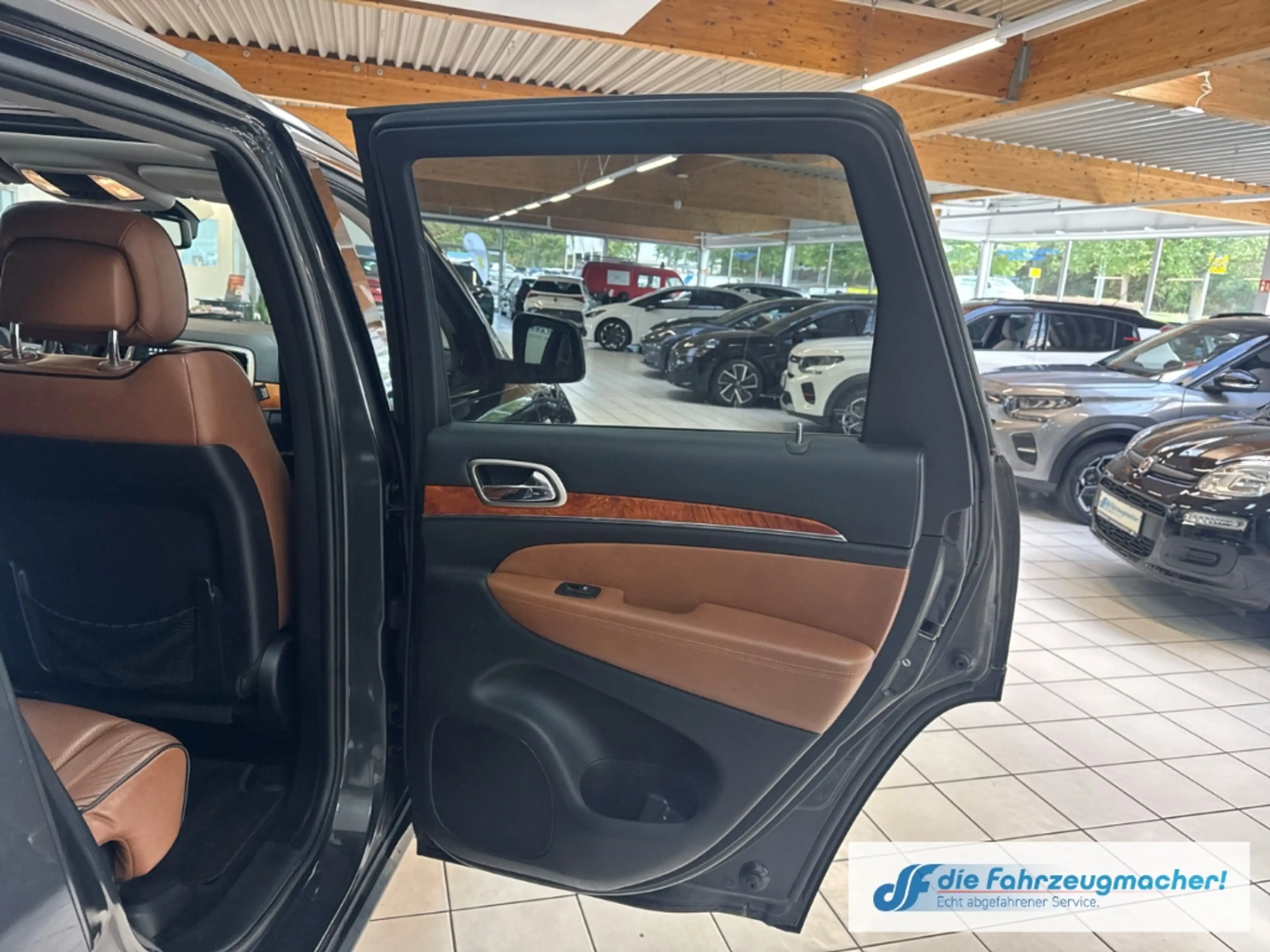 Jeep Grand Cherokee 5.7 V8 HEMI Overland Panodach Tüv03/27 *EXPORT — photo 13