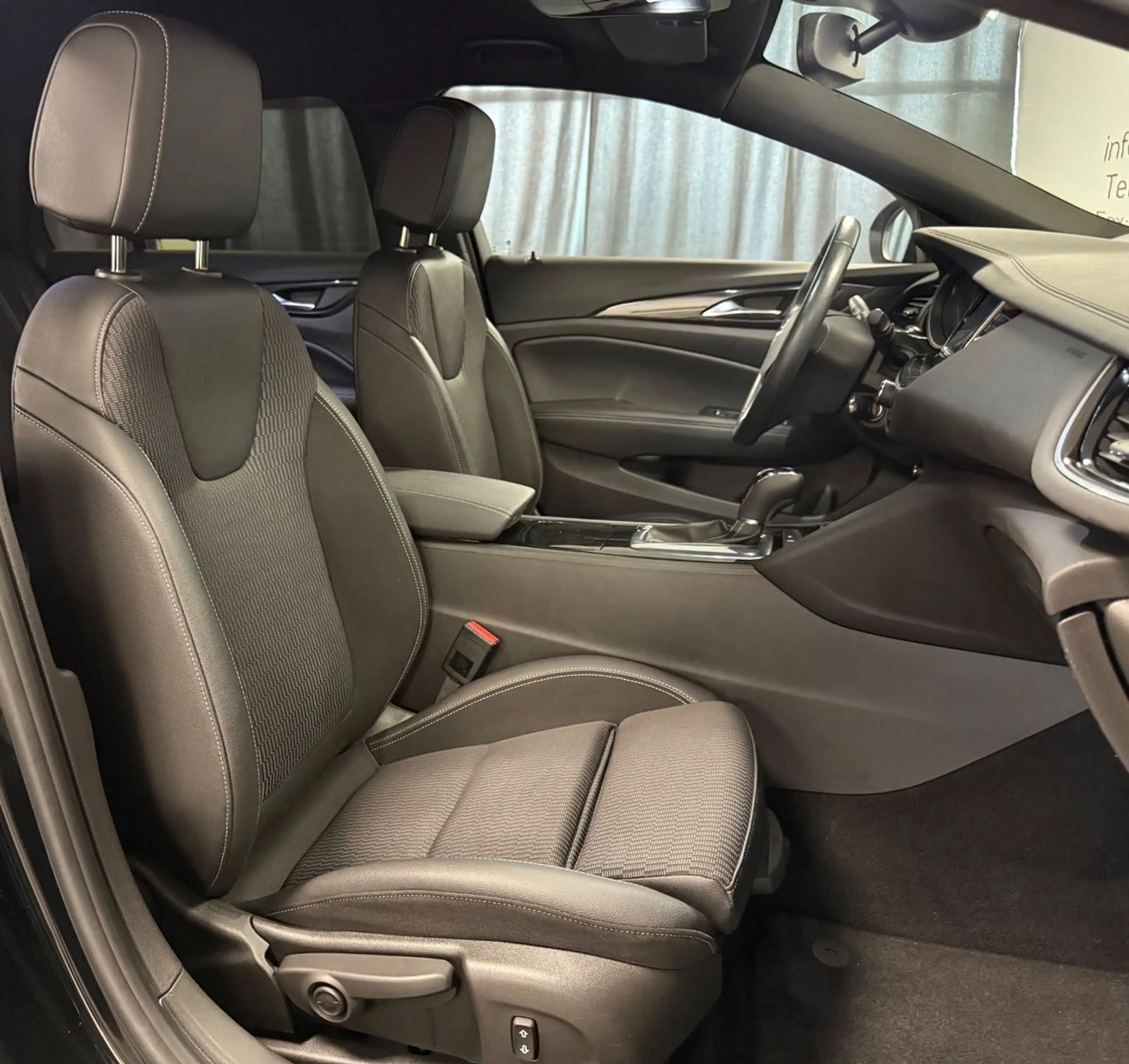 Opel Insignia 1.5 Business Auto ST NAVi*Tempomat*LED* — photo 13