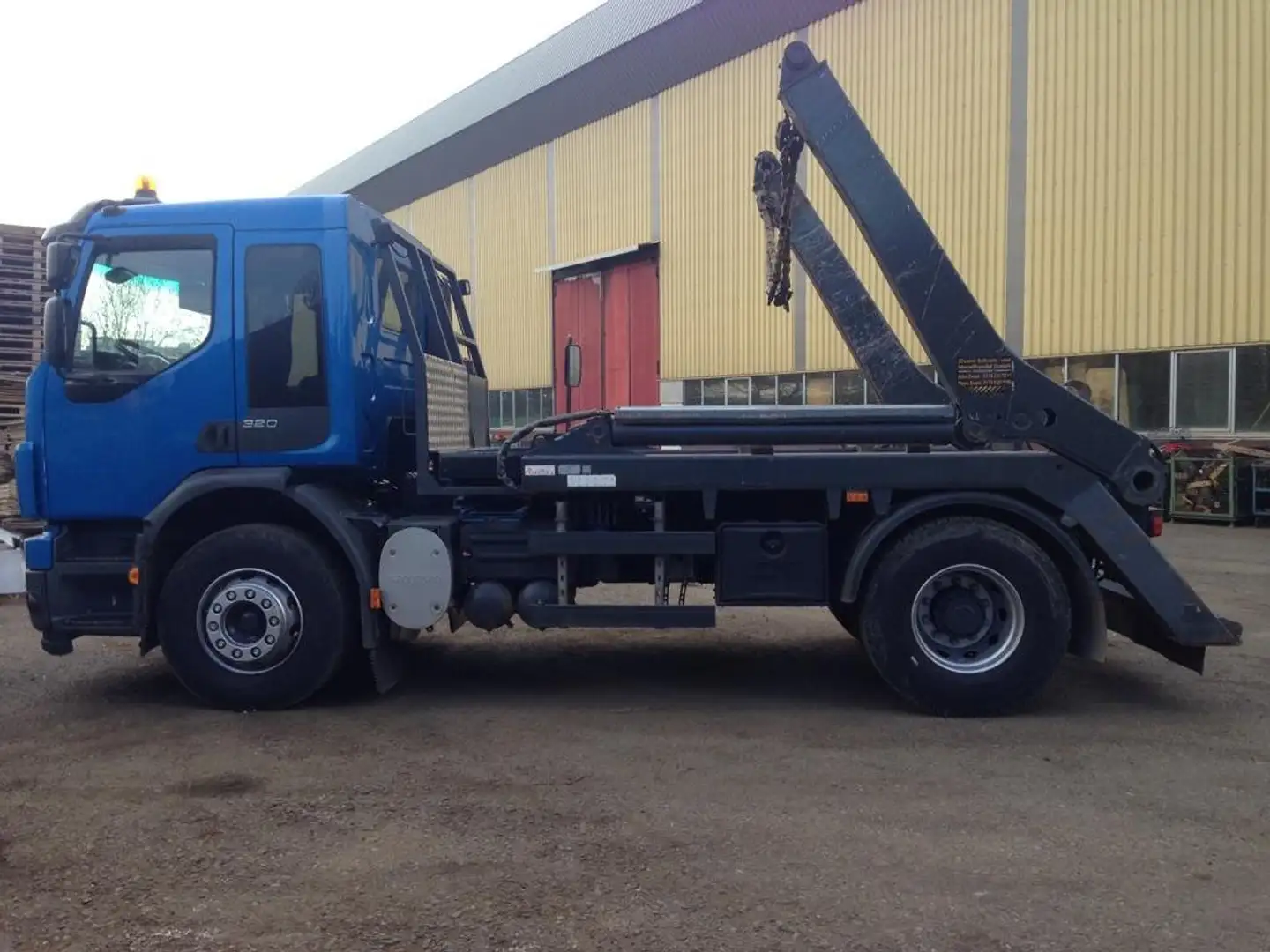 Volvo FE-320 Modrá - 2